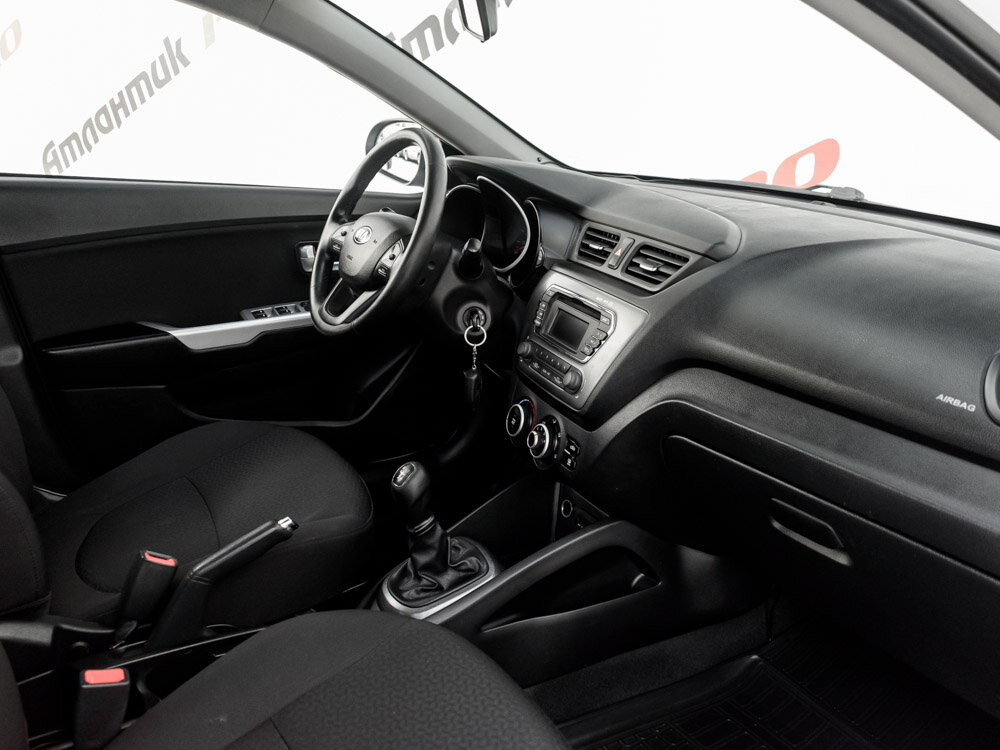 Купить Kia Rio 5-speed 1.6 MT (123 л.с.), 2014 в Екатеренбурге