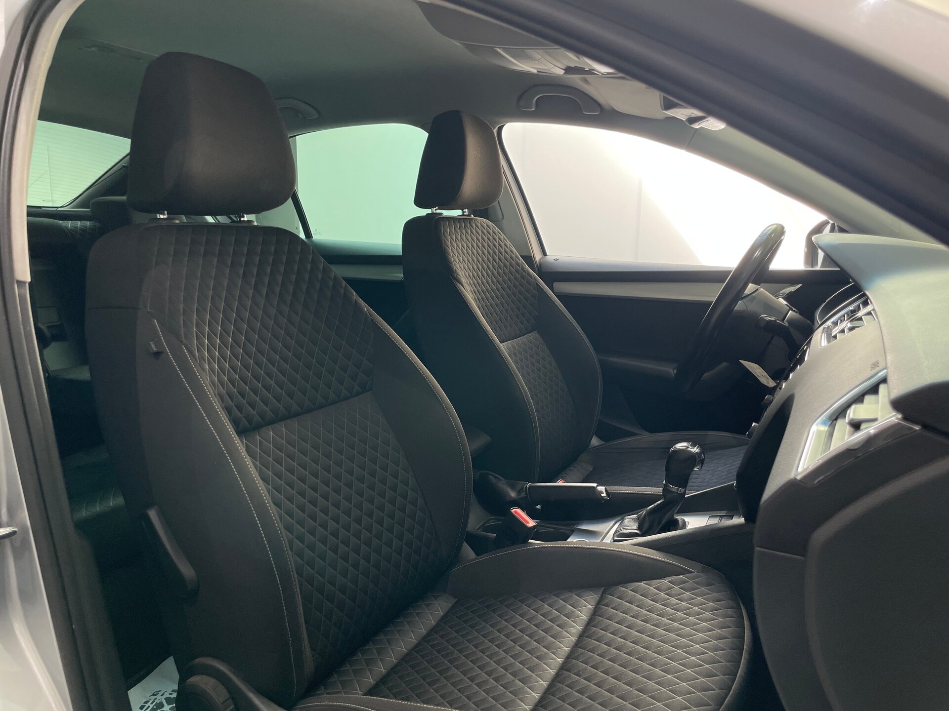 Автомобиль Skoda Octavia 1.6 AT (110 л.с.) - 13