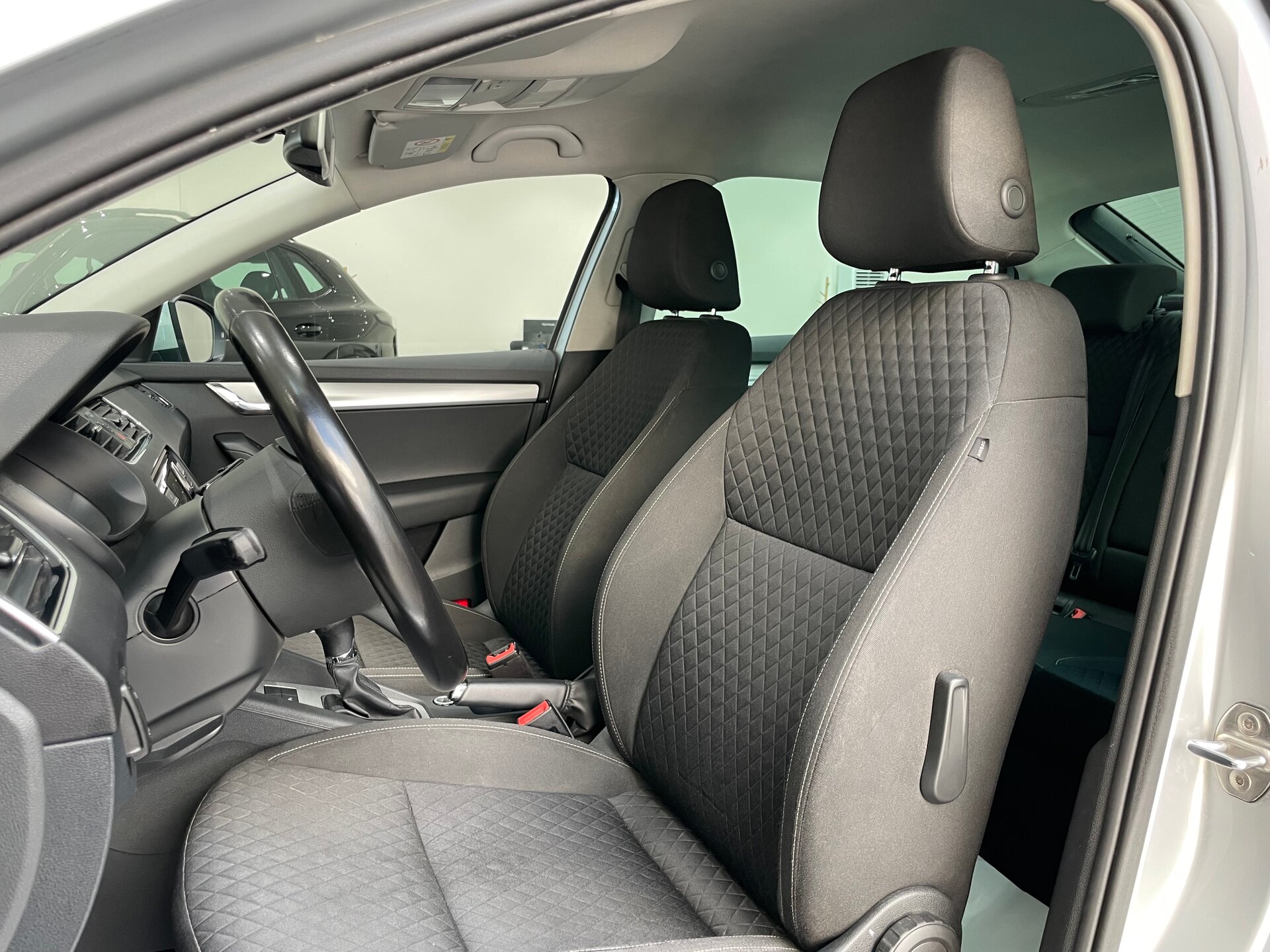 Автомобиль Skoda Octavia 1.6 AT (110 л.с.) - 9