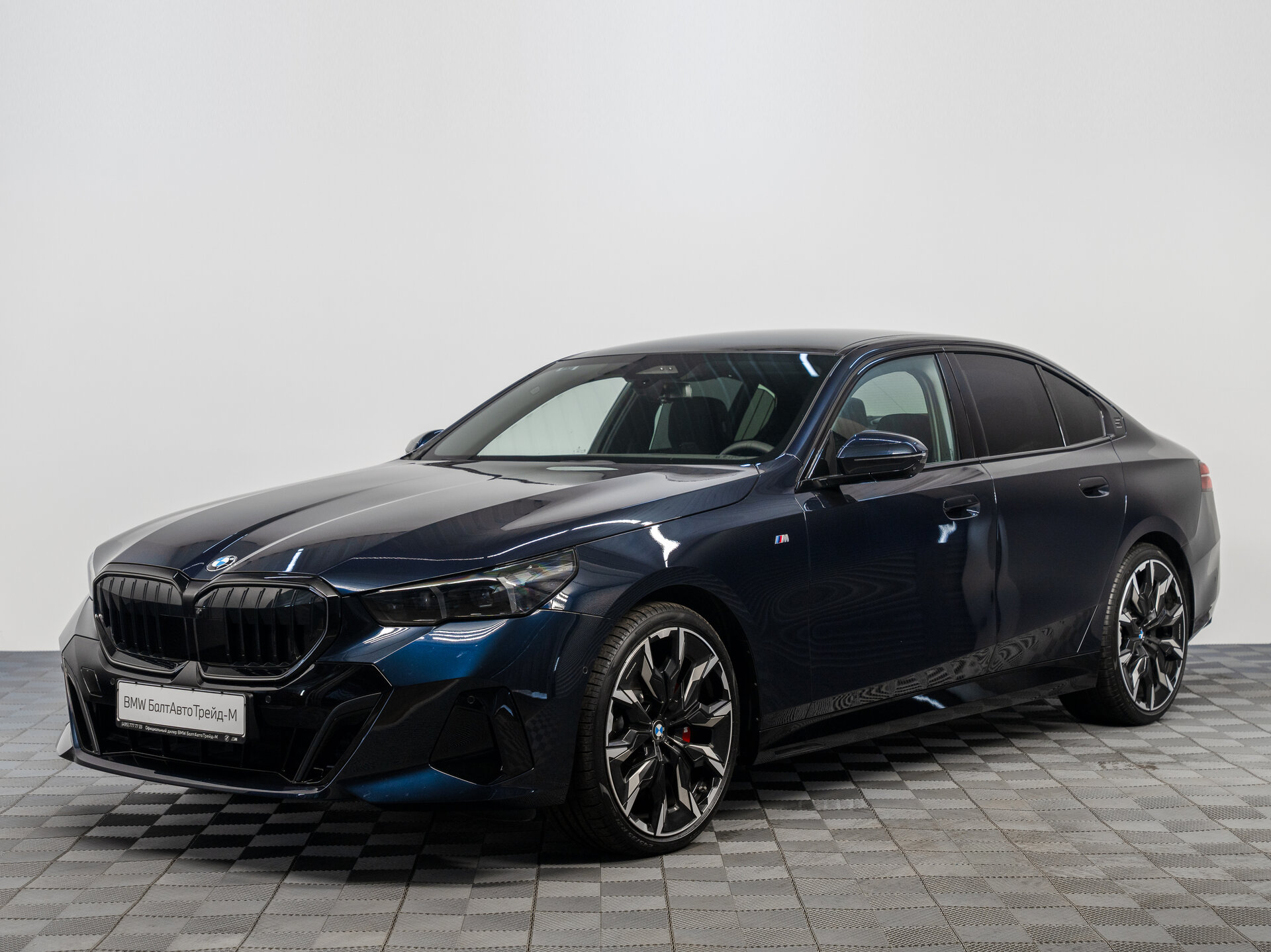 Автомобиль BMW 5 серии 520d xDrive 2.0d AT (197 л.с.) 4WD - 1