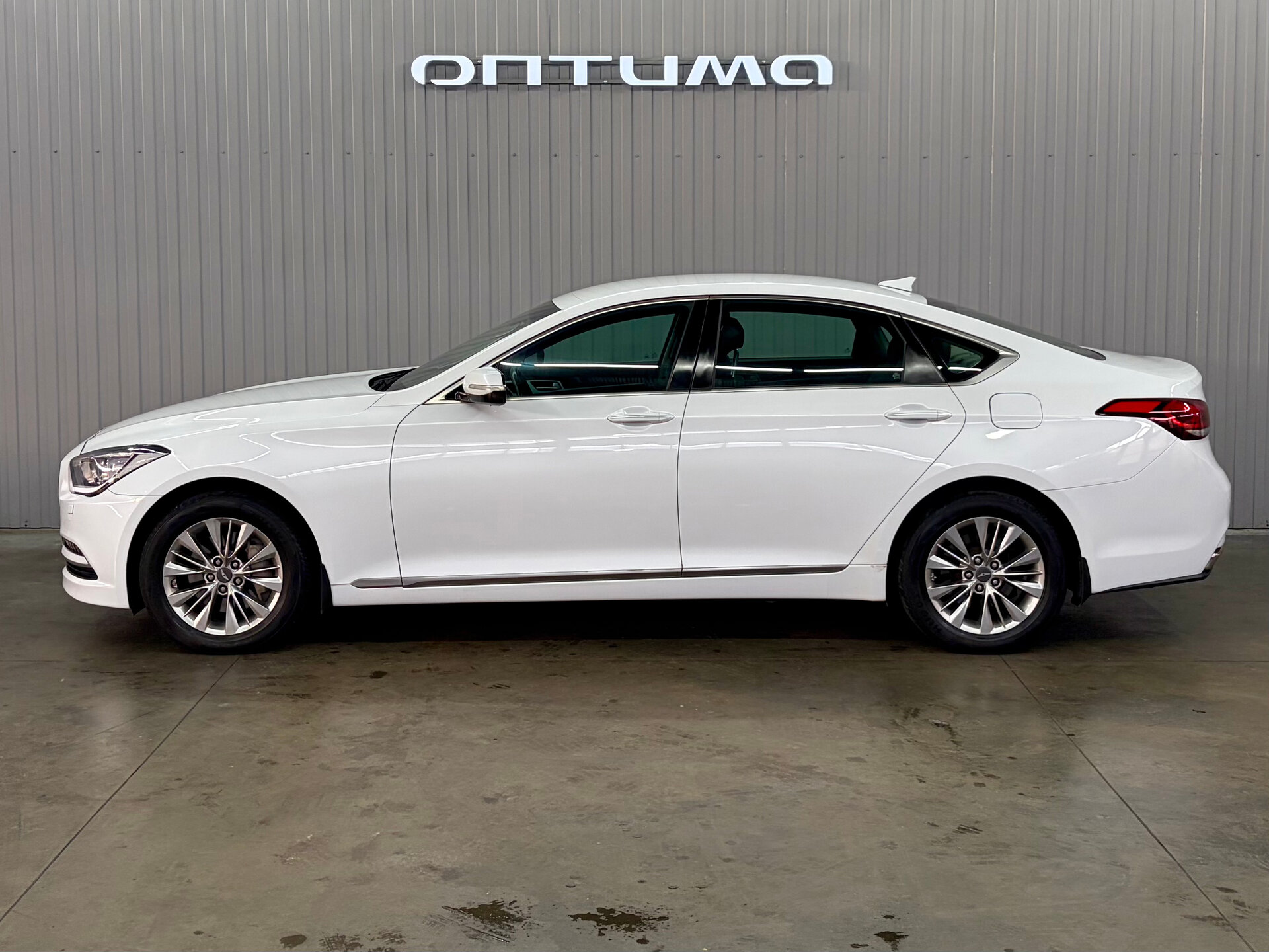 Hyundai Genesis 