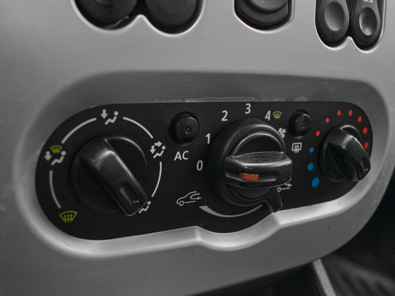 Купить Renault Sandero 1.6 MT (84 л.с.), 2013 в Екатеренбурге