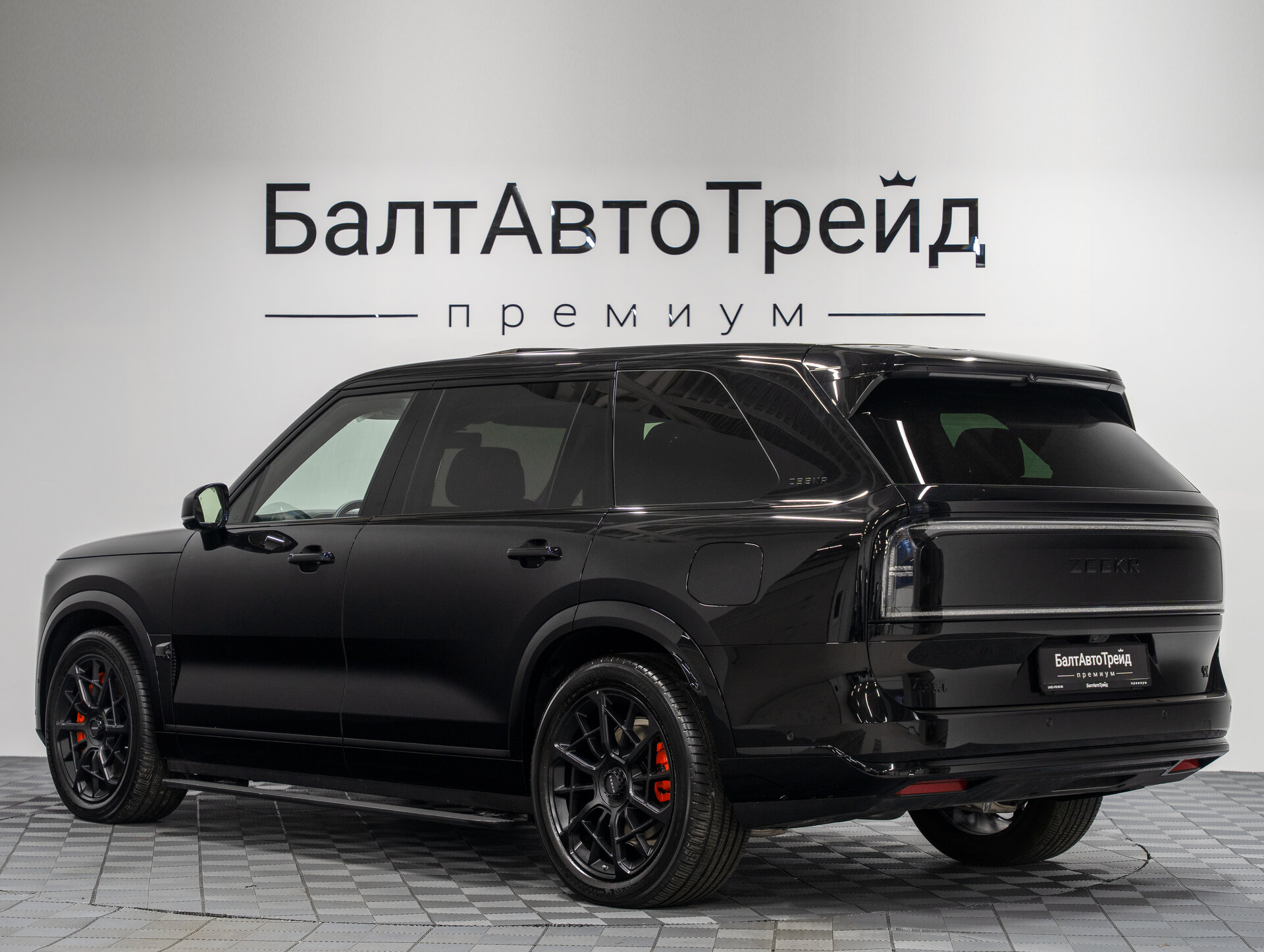Автомобиль Zeekr 9X 55 kWh (до 3.5 т) 2.0hyb AT (898 л.с.) 4WD - 10