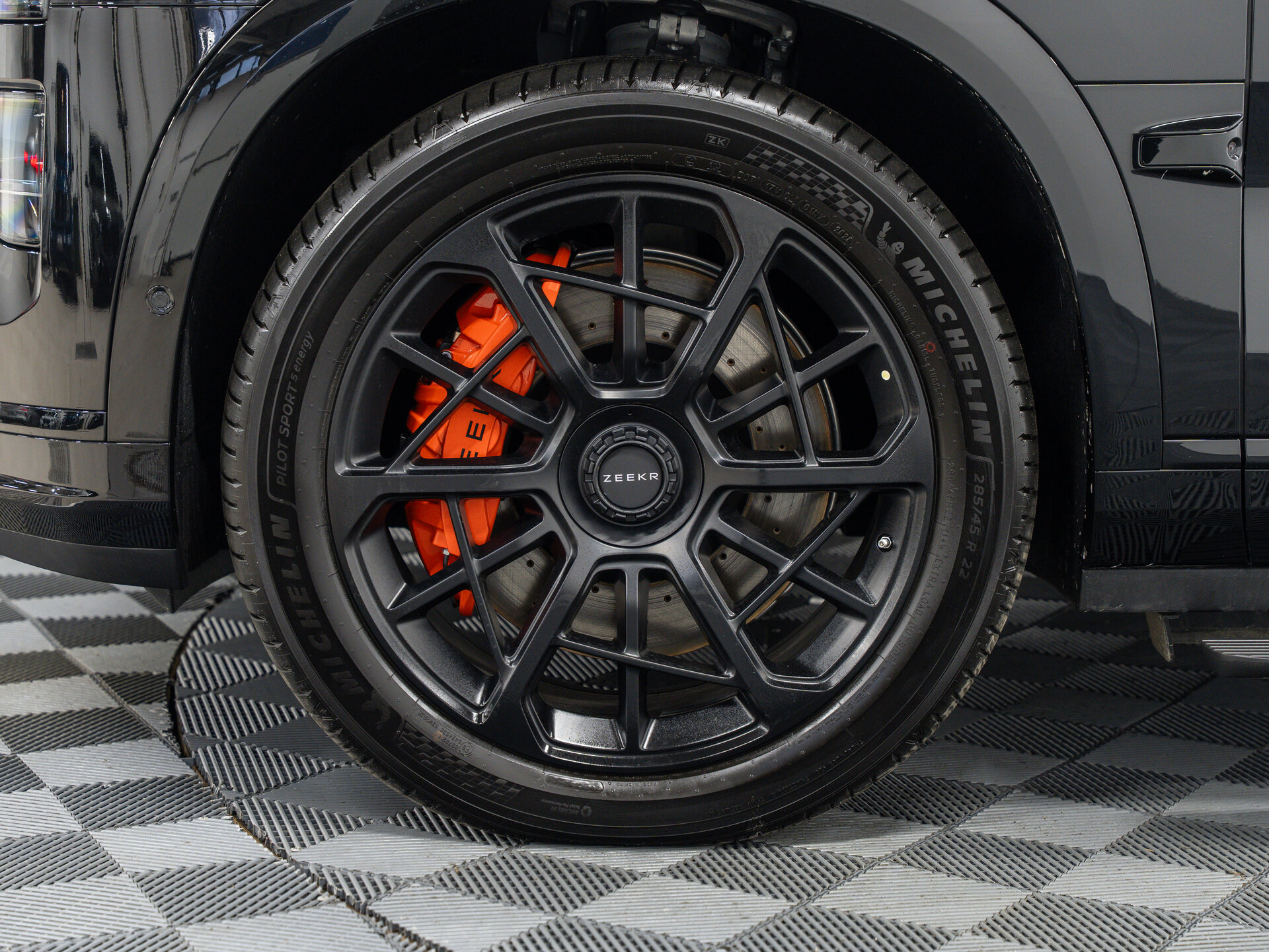 Автомобиль Zeekr 9X 55 kWh (до 3.5 т) 2.0hyb AT (898 л.с.) 4WD - 3