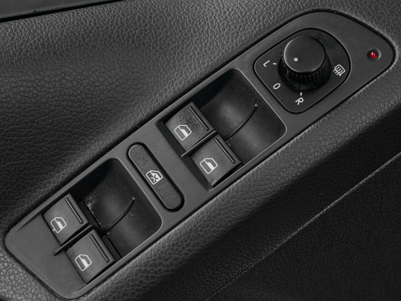 Купить Volkswagen Tiguan 2.0 AT (170 л.с.) 4WD, 2011 в Екатеренбурге