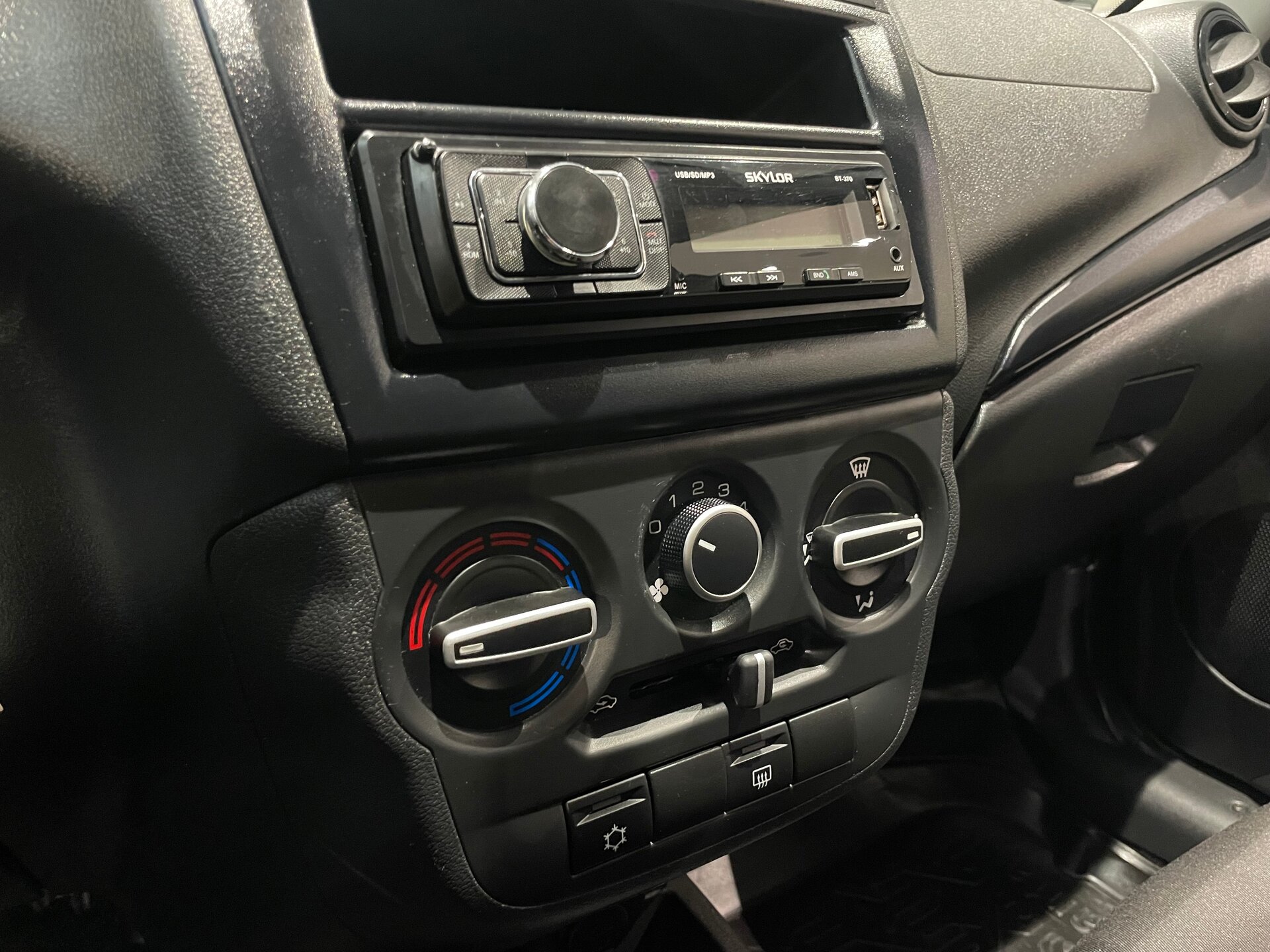 Автомобиль Lada (ВАЗ) Granta 1.6 MT (90 л.с.) - 17