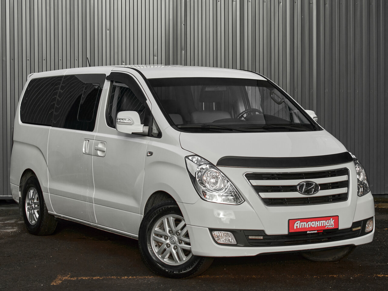 Купить Hyundai Grand Starex 2.5d AT (145 л.с.), 2017 в Екатеренбурге
