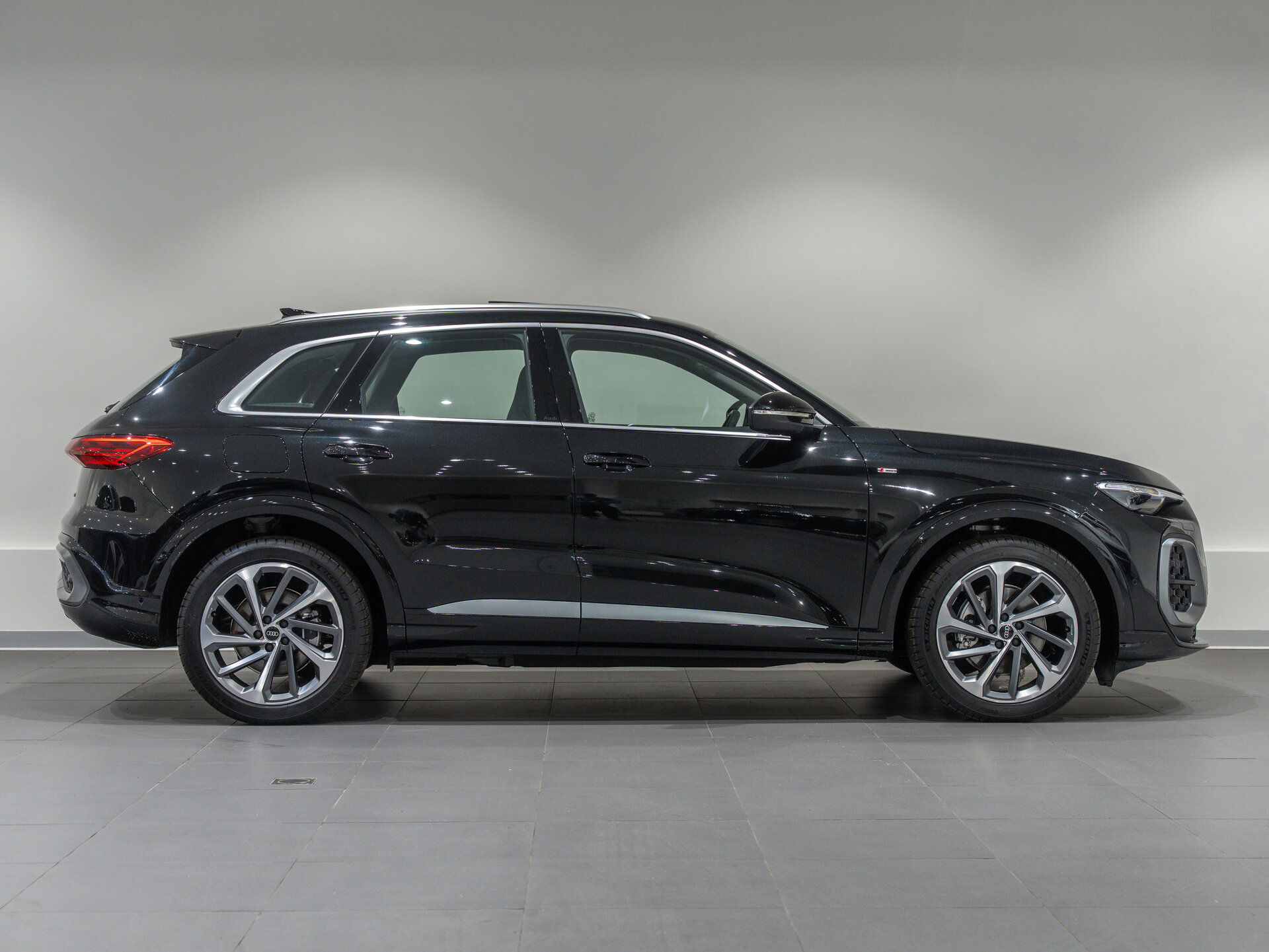 Автомобиль Audi Q5 40 TDI 2.0d AMT (204 л.с.) 4WD - 4