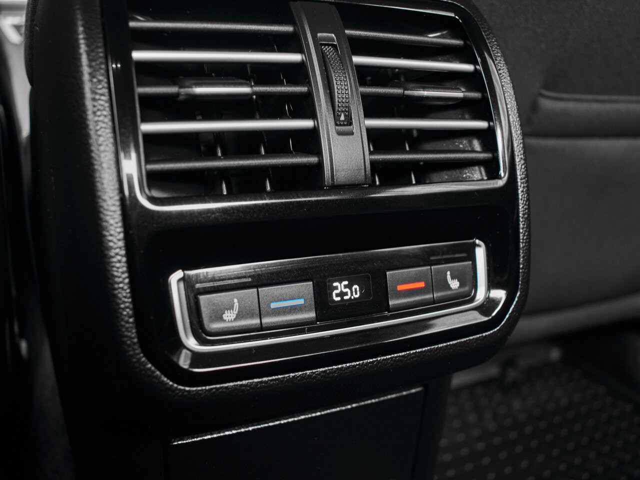 Купить Volkswagen Passat 1.8 AMT (180 л.с.), 2015 в Екатеренбурге