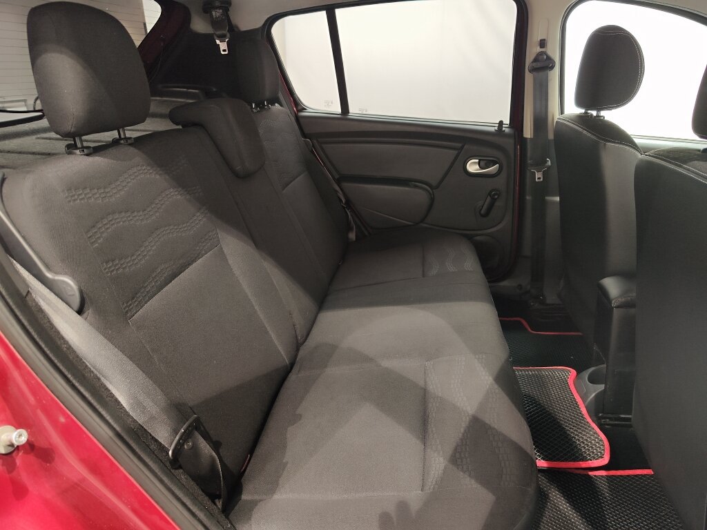 Автомобиль Renault Sandero Stepway 1.6 AT (103 л.с.) - 10