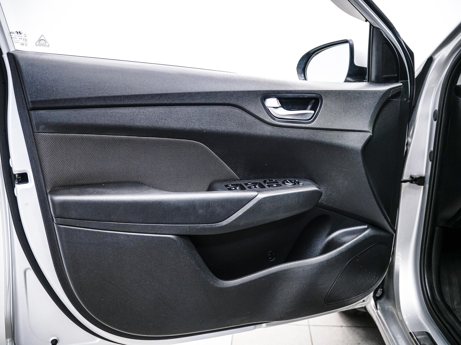 Hyundai Solaris 2017 16