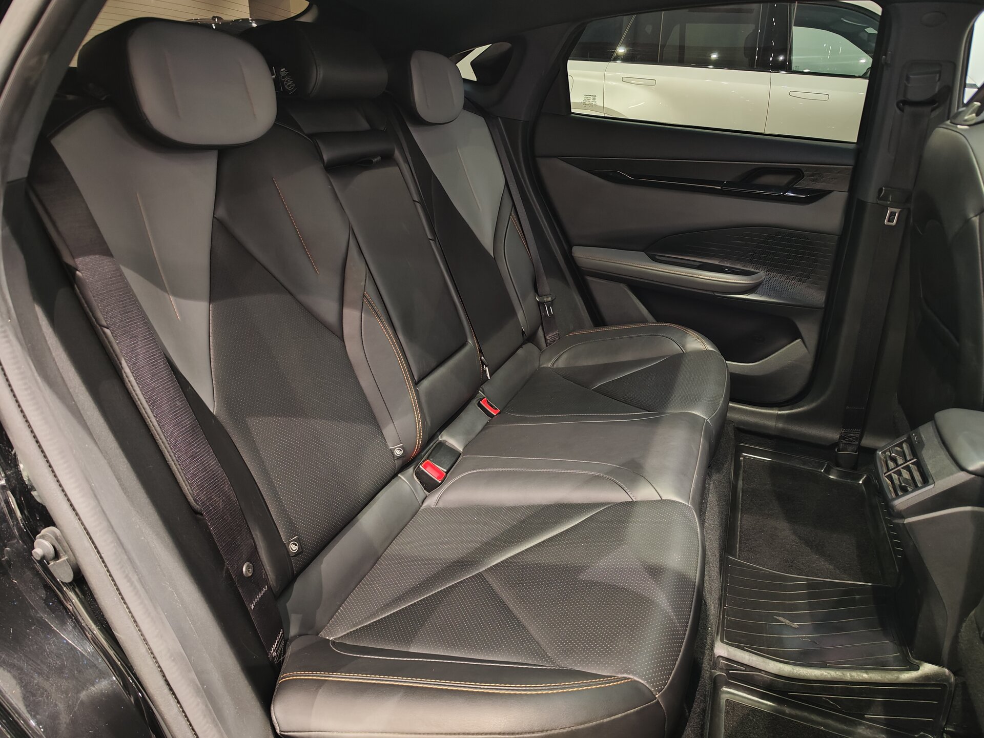 Автомобиль Changan UNI-V 1.5 AMT (181 л.с.) - 12