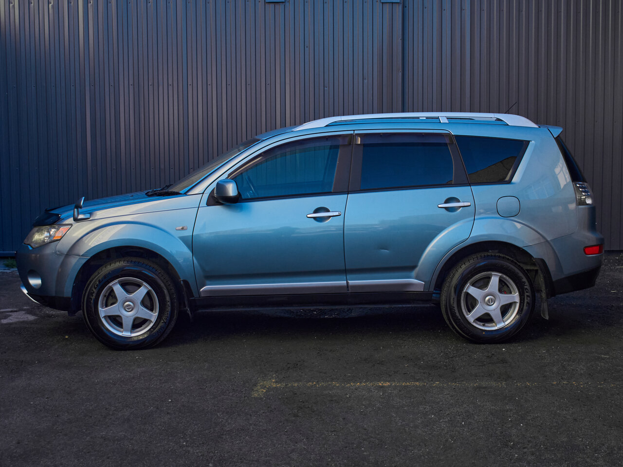 Купить Mitsubishi Outlander 2.4 CVT (170 л.с.) 4WD, 2005 в Екатеренбурге