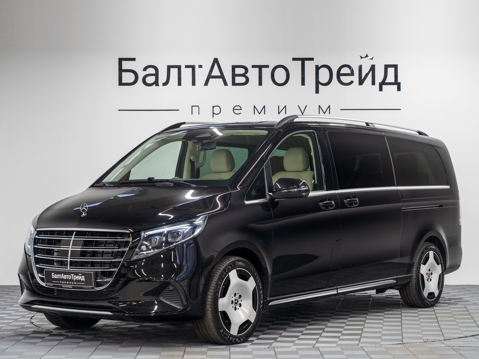 Автомобиль Mercedes-Benz V-Класс 300 d экстра длинный 2.0d AT (237 л.с.) 4WD - 1
