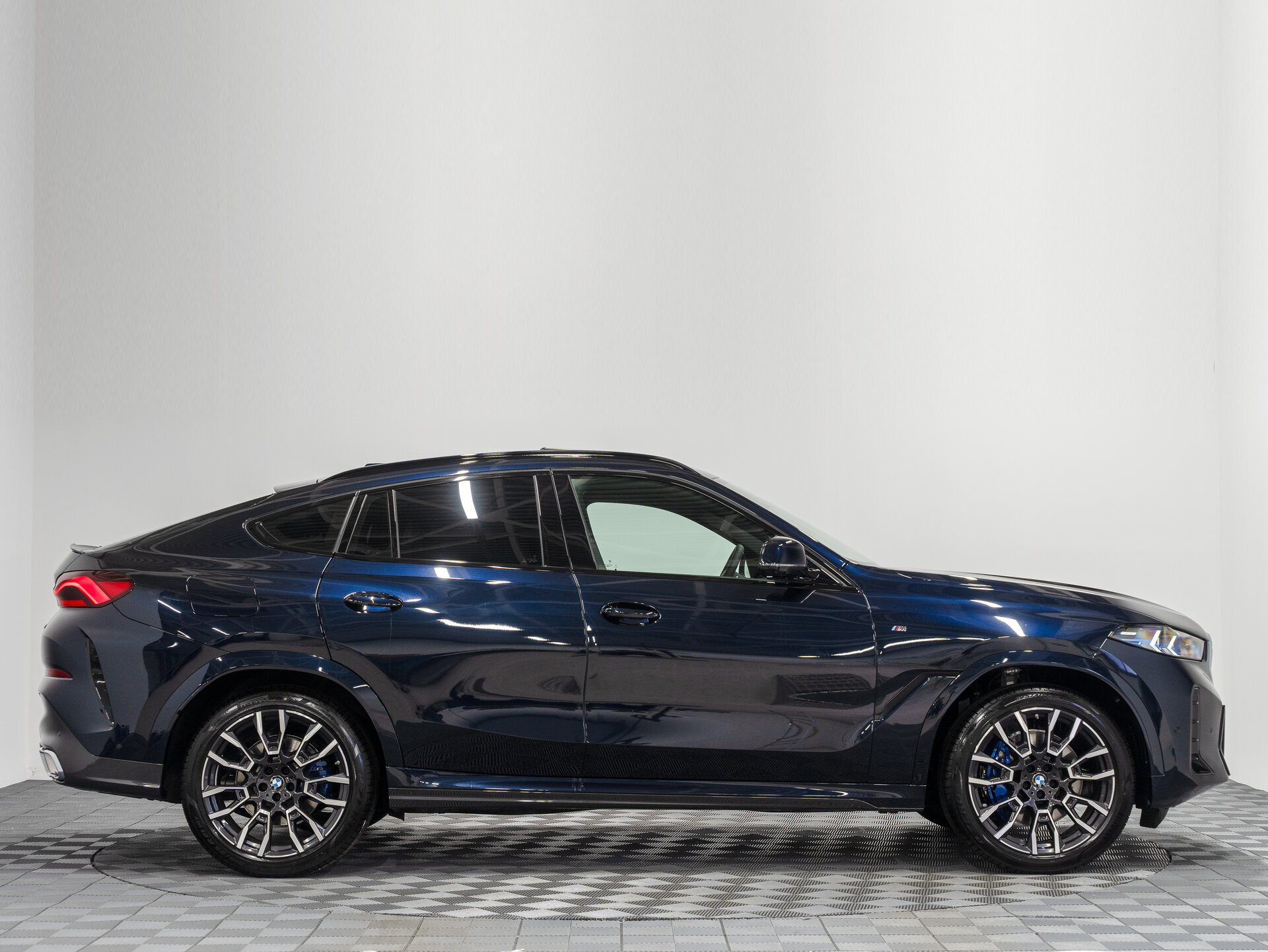 Автомобиль BMW X6 40i 3.0 AT (381 л.с.) 4WD - 6