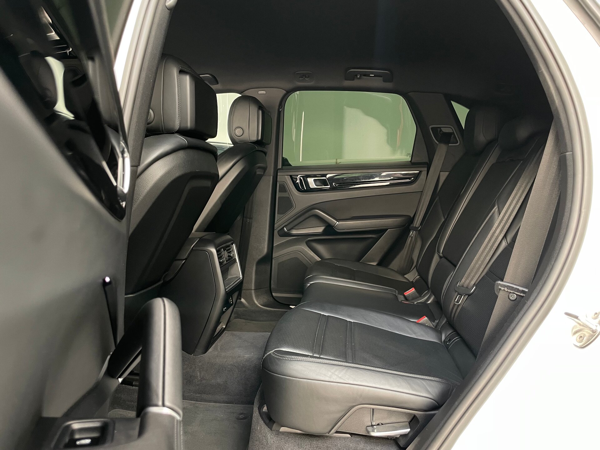 Автомобиль Porsche Cayenne 3.0 AT (340 л.с.) 4WD - 9