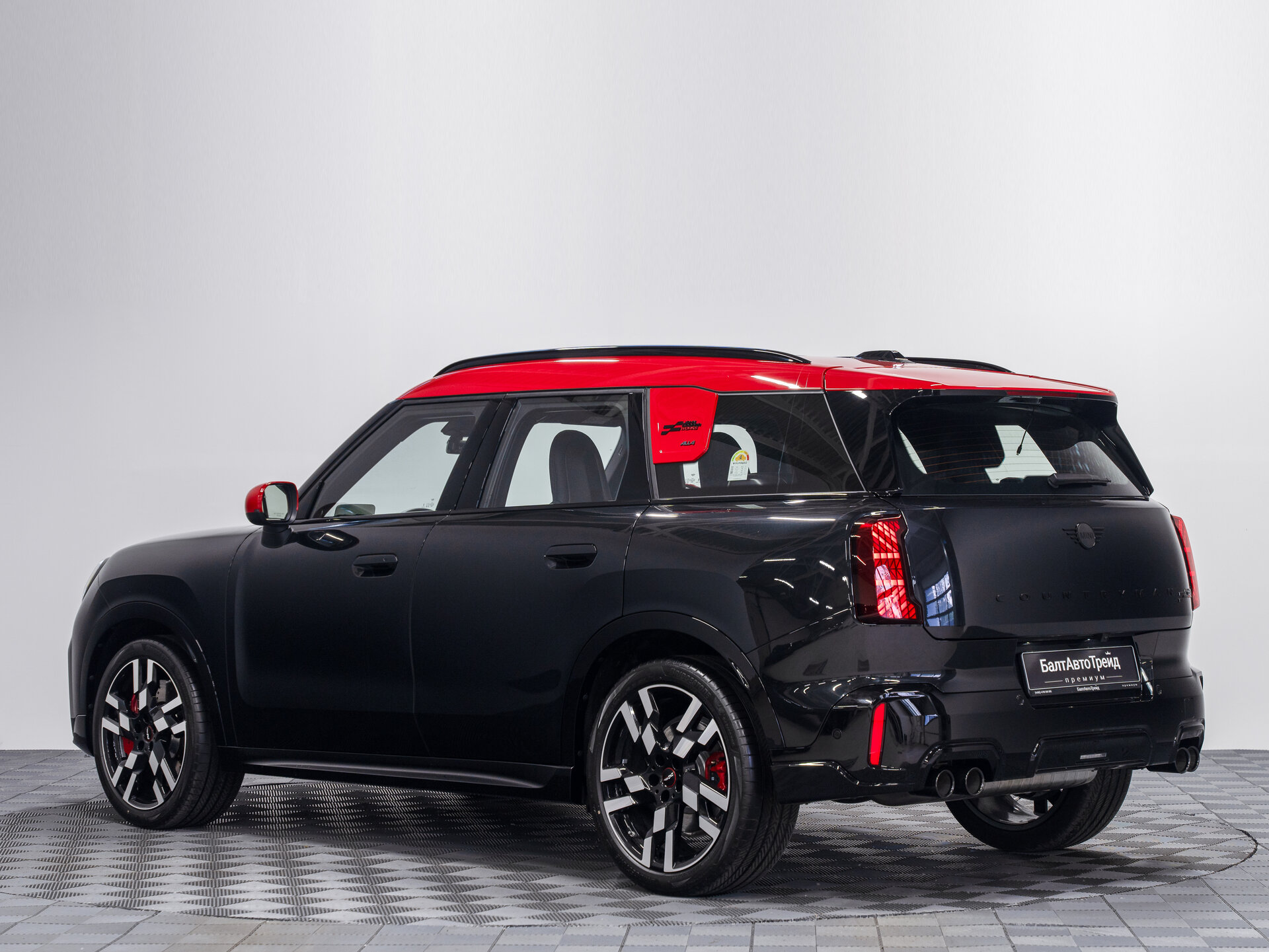Автомобиль Mini Countryman John Cooper Works 2.0 AMT (300 л.с.) 4WD - 9