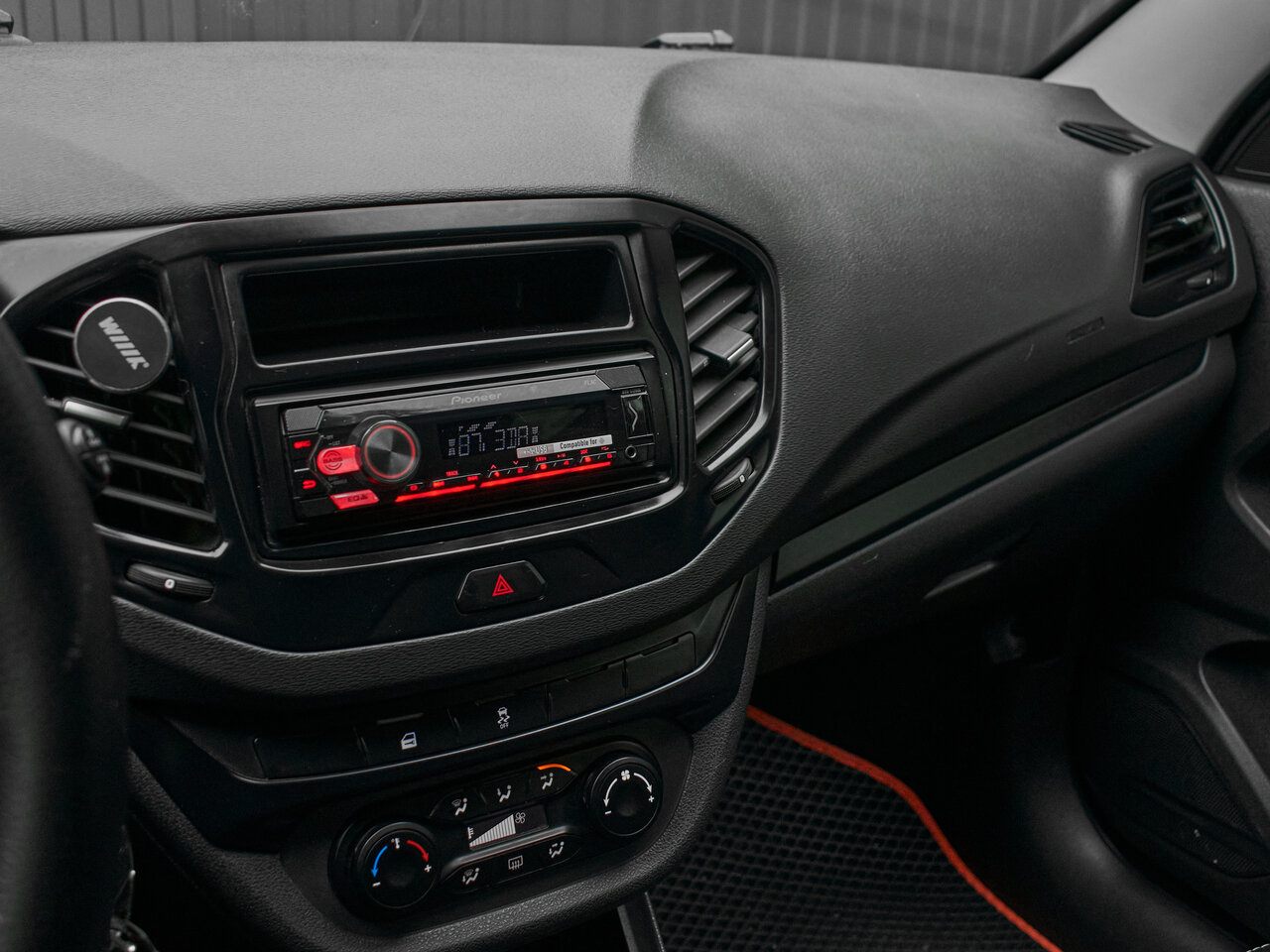 Купить Lada (ВАЗ) Vesta 1.6 MT (106 л.с.), 2019 в Екатеренбурге
