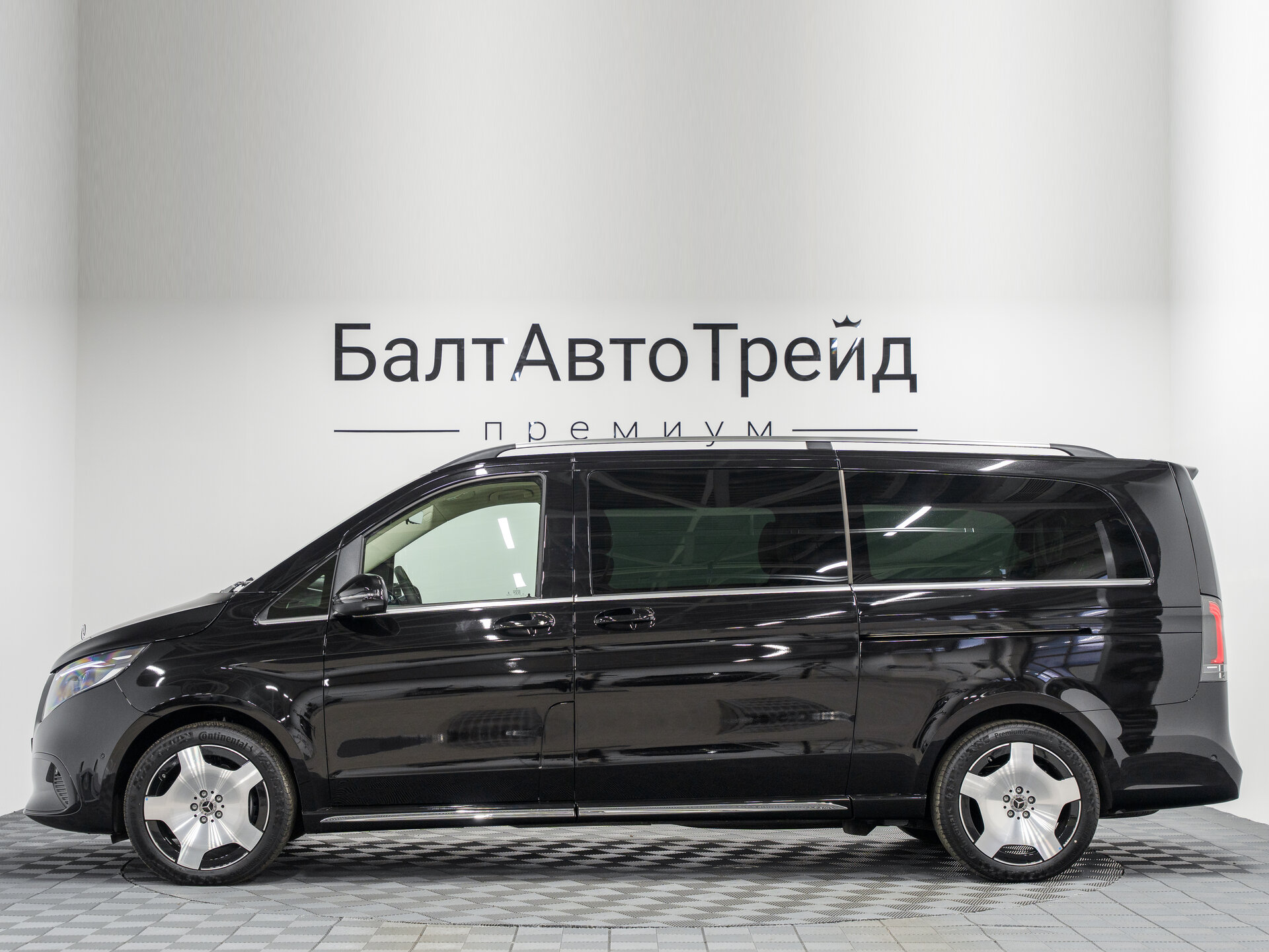 Автомобиль Mercedes-Benz V-Класс 300 d экстра длинный 2.0d AT (237 л.с.) 4WD - 11
