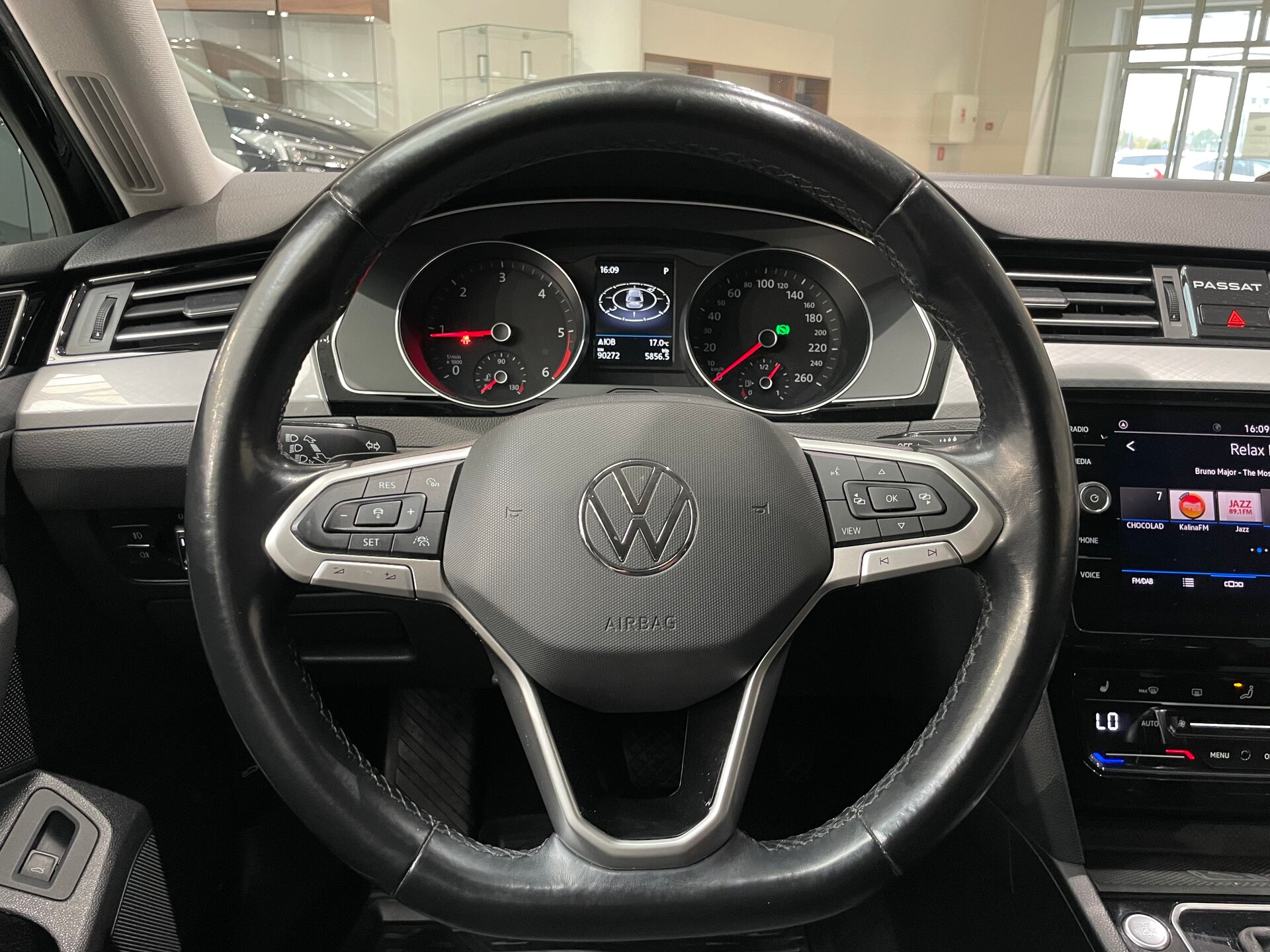 Автомобиль Volkswagen Passat 2.0d AMT (122 л.с.) - 16