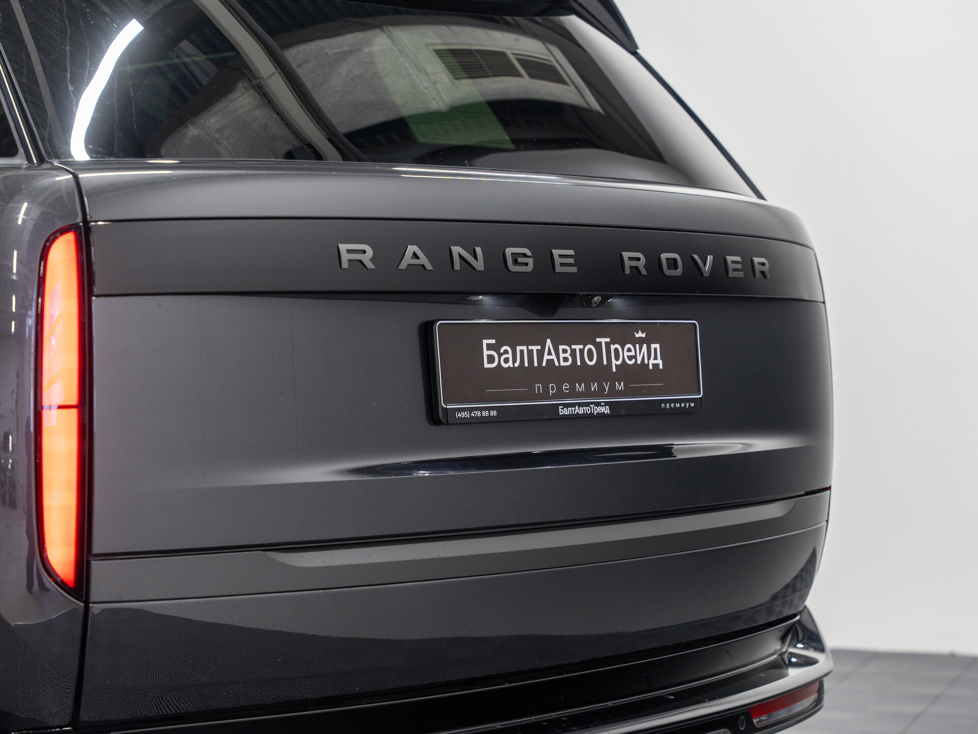 Автомобиль Land Rover Range Rover P400 MHEV 3.0 AT (400 л.с.) 4WD - 10