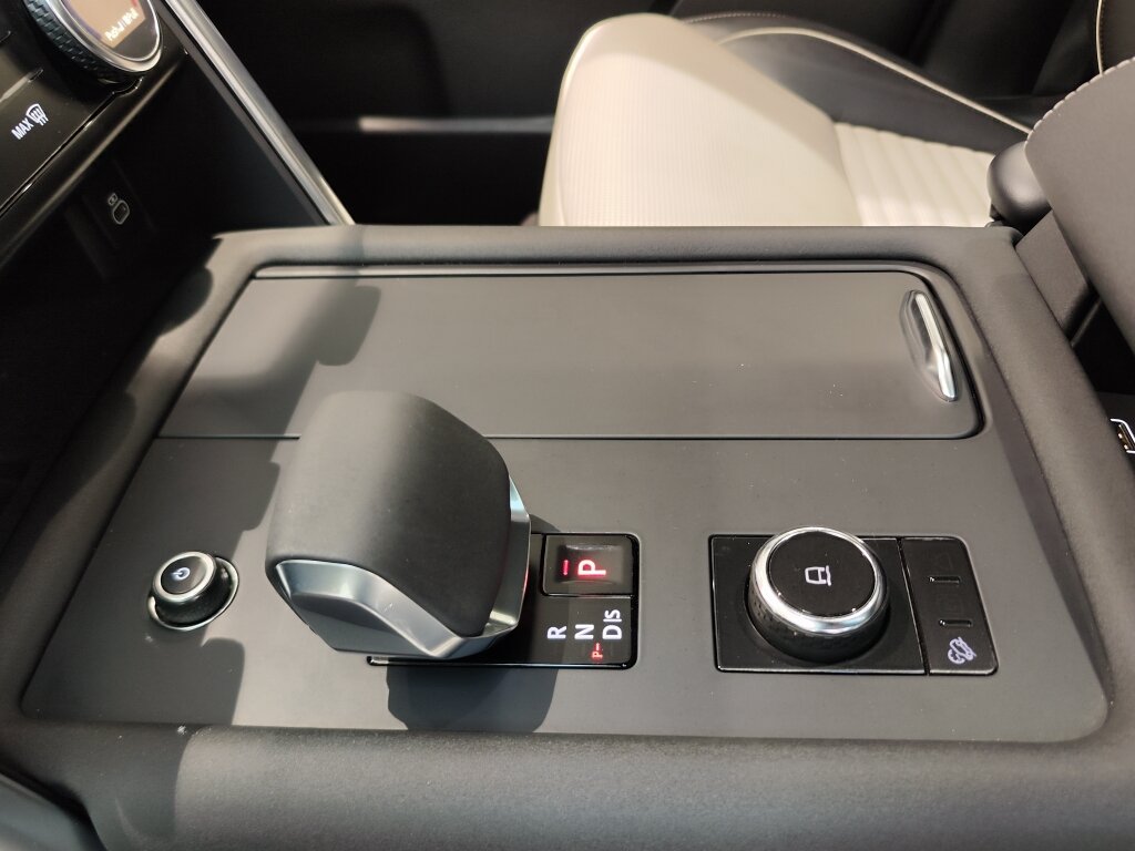 Автомобиль Land Rover Discovery D250 3.0d AT (249 л.с.) 4WD - 17