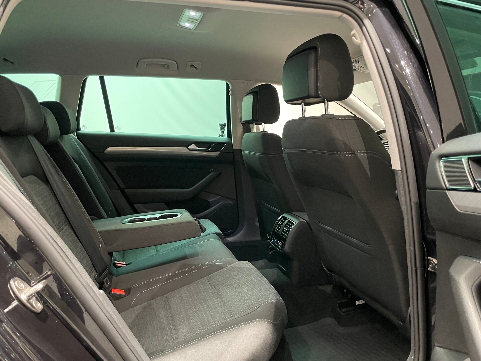 Автомобиль Volkswagen Passat 2.0d AMT (122 л.с.) - 10