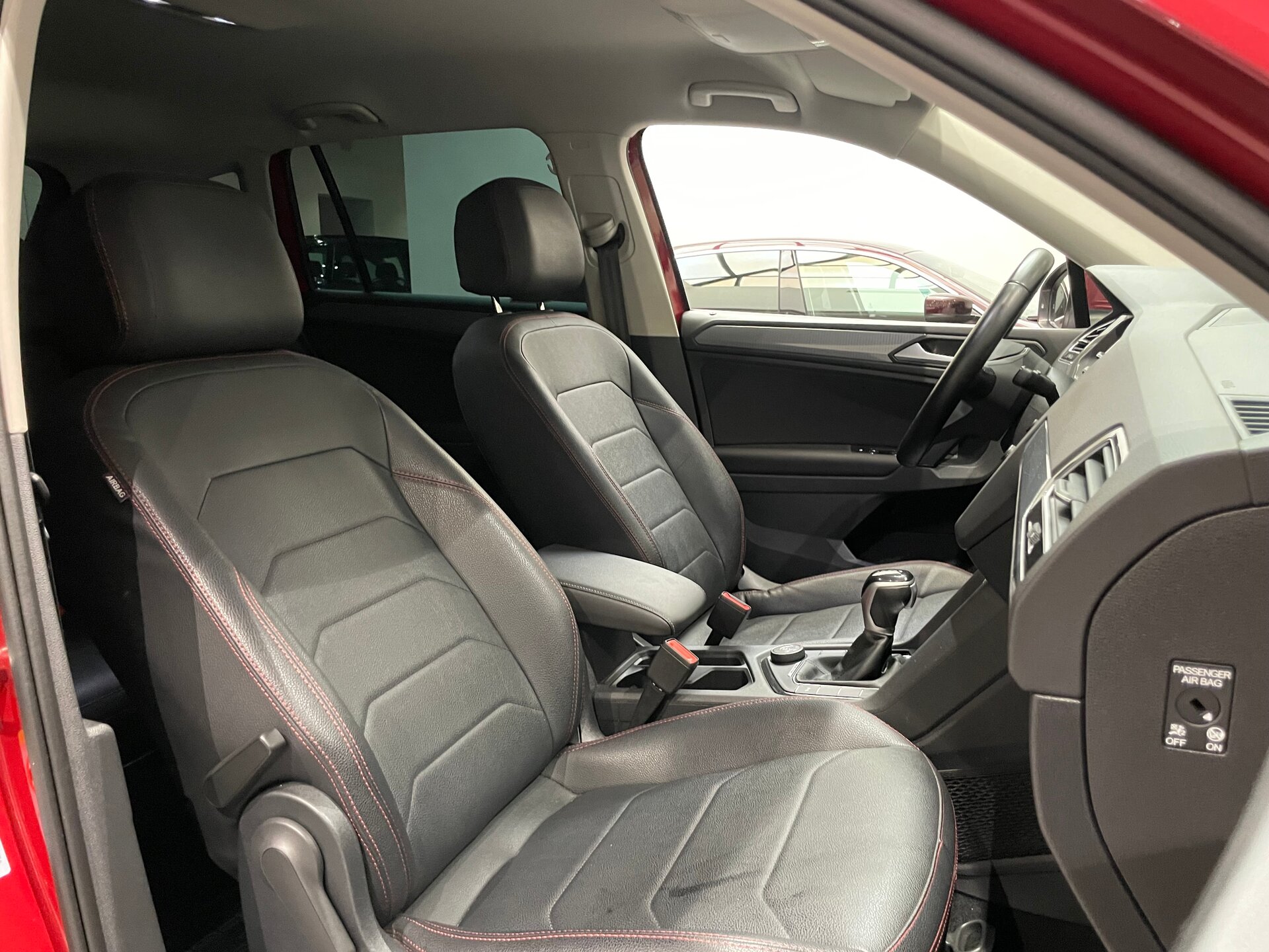 Автомобиль Volkswagen Tiguan 2.0 AMT (180 л.с.) 4WD - 12