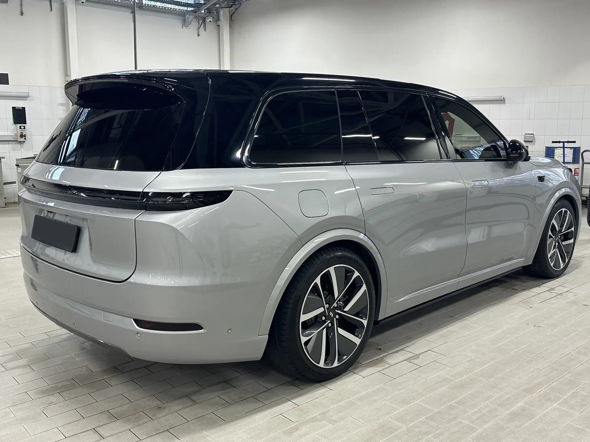 Автомобиль LiXiang L9 44.5 kWh 1.5hyb AT (449 л.с.) 4WD - 4