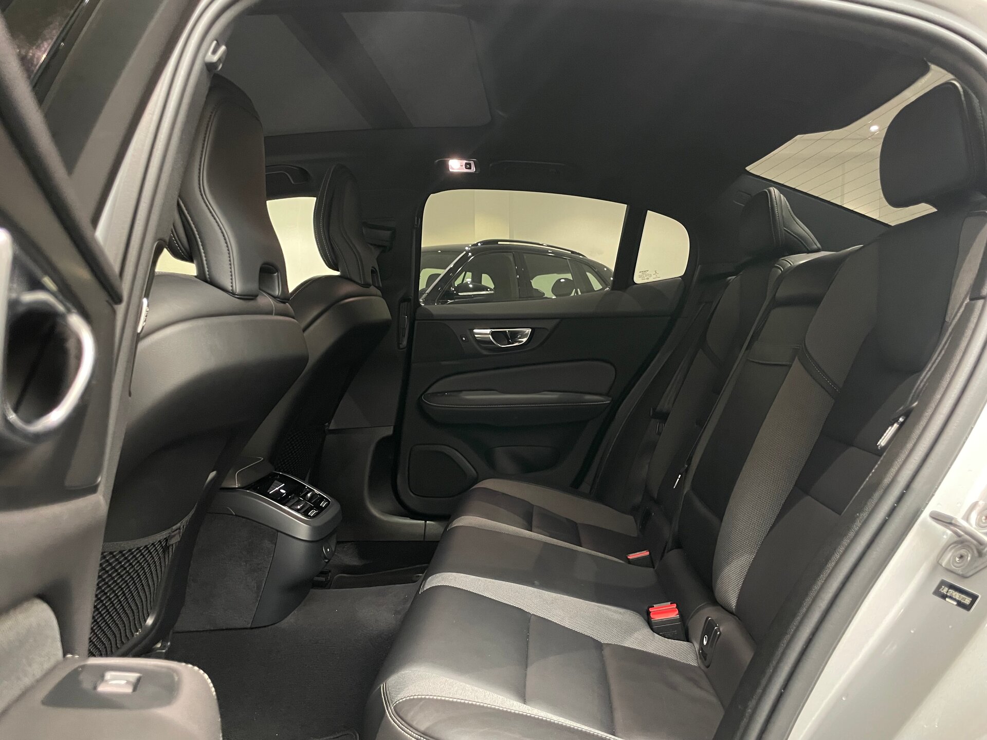 Автомобиль Volvo S60 2.0 AT (250 л.с.) - 9