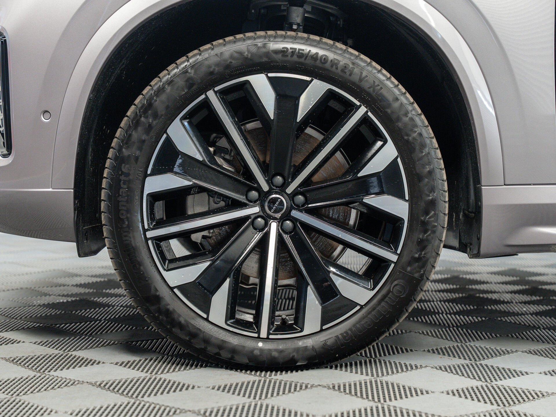Автомобиль Volvo XC90 B6 2.0 AT (300 л.с.) 4WD - 14
