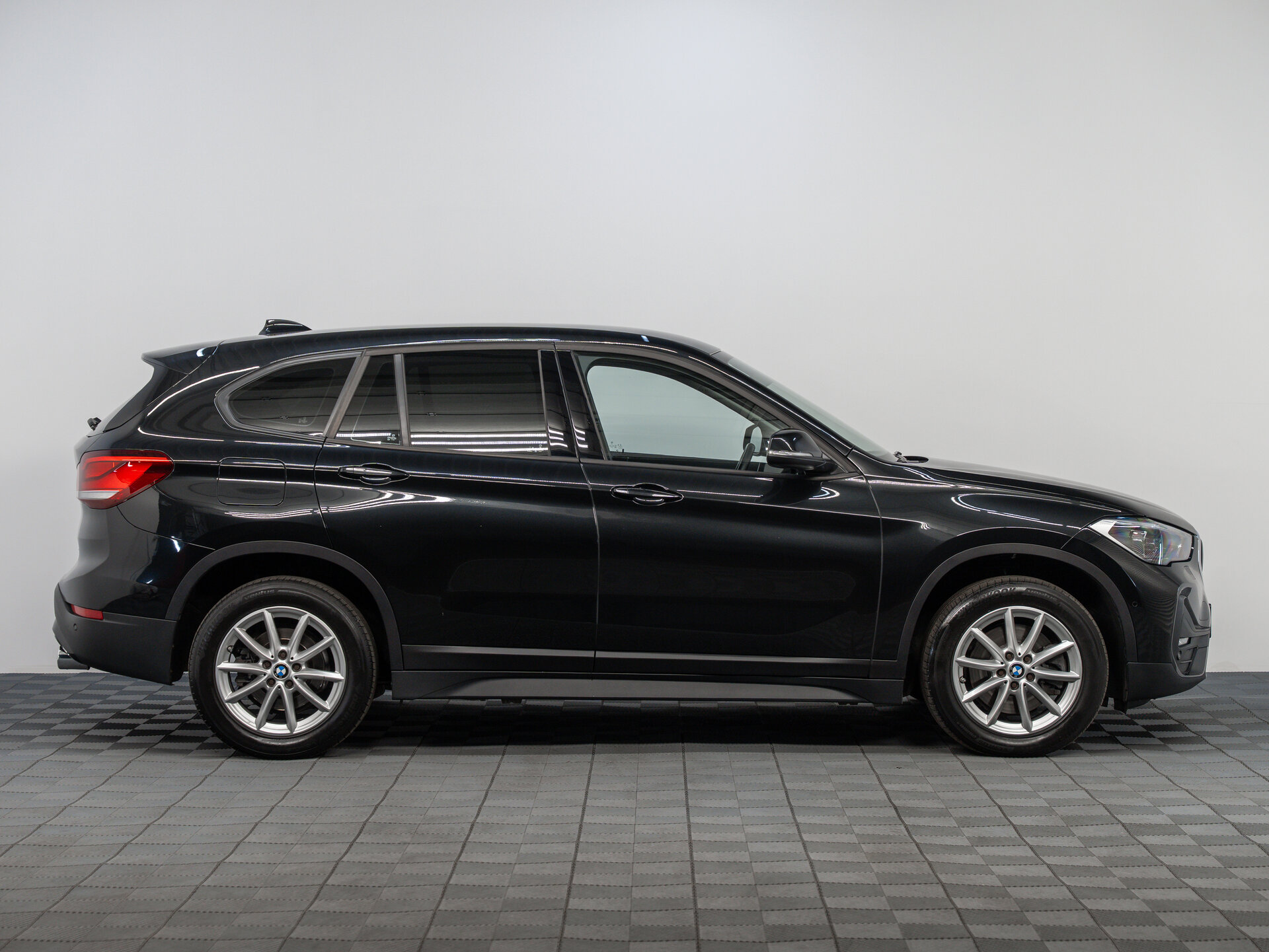 Автомобиль BMW X1 20i xDrive 2.0 AT (192 л.с.) 4WD - 4