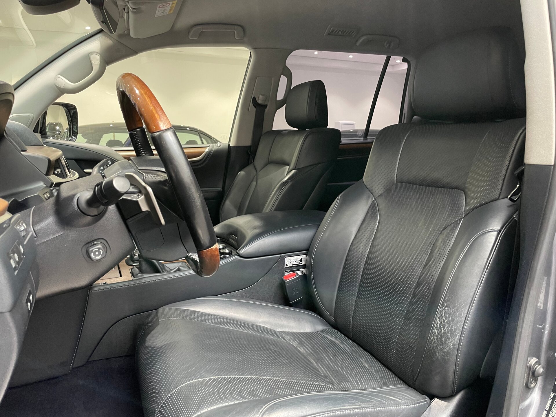 Автомобиль Lexus LX 450d 4.5d AT (272 л.с.) 4WD - 8