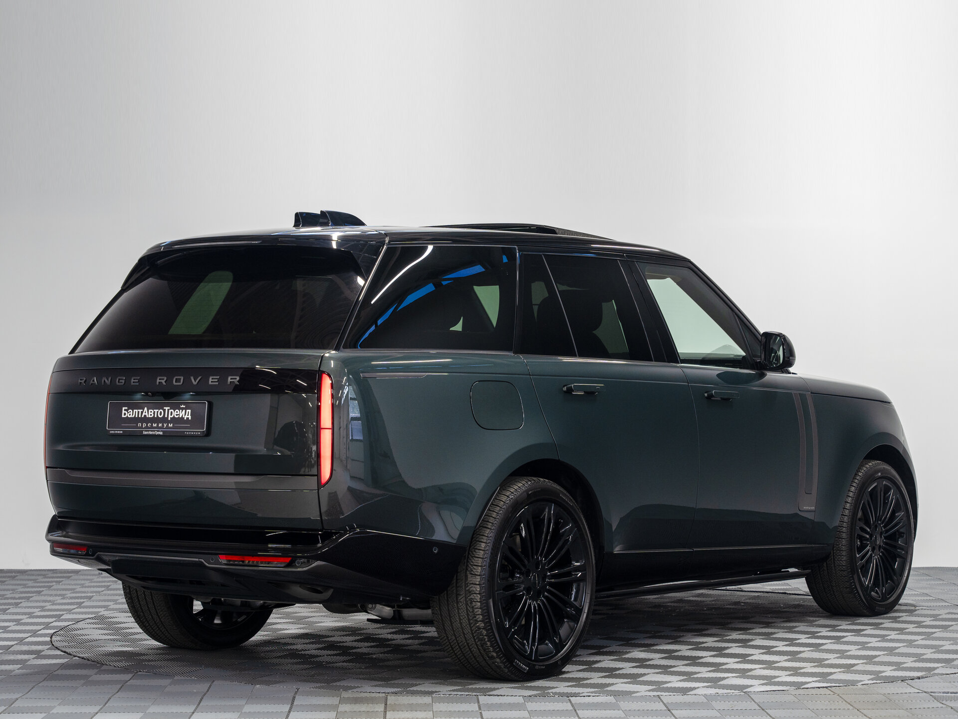 Автомобиль Land Rover Range Rover P400 MHEV 3.0 AT (400 л.с.) 4WD - 7