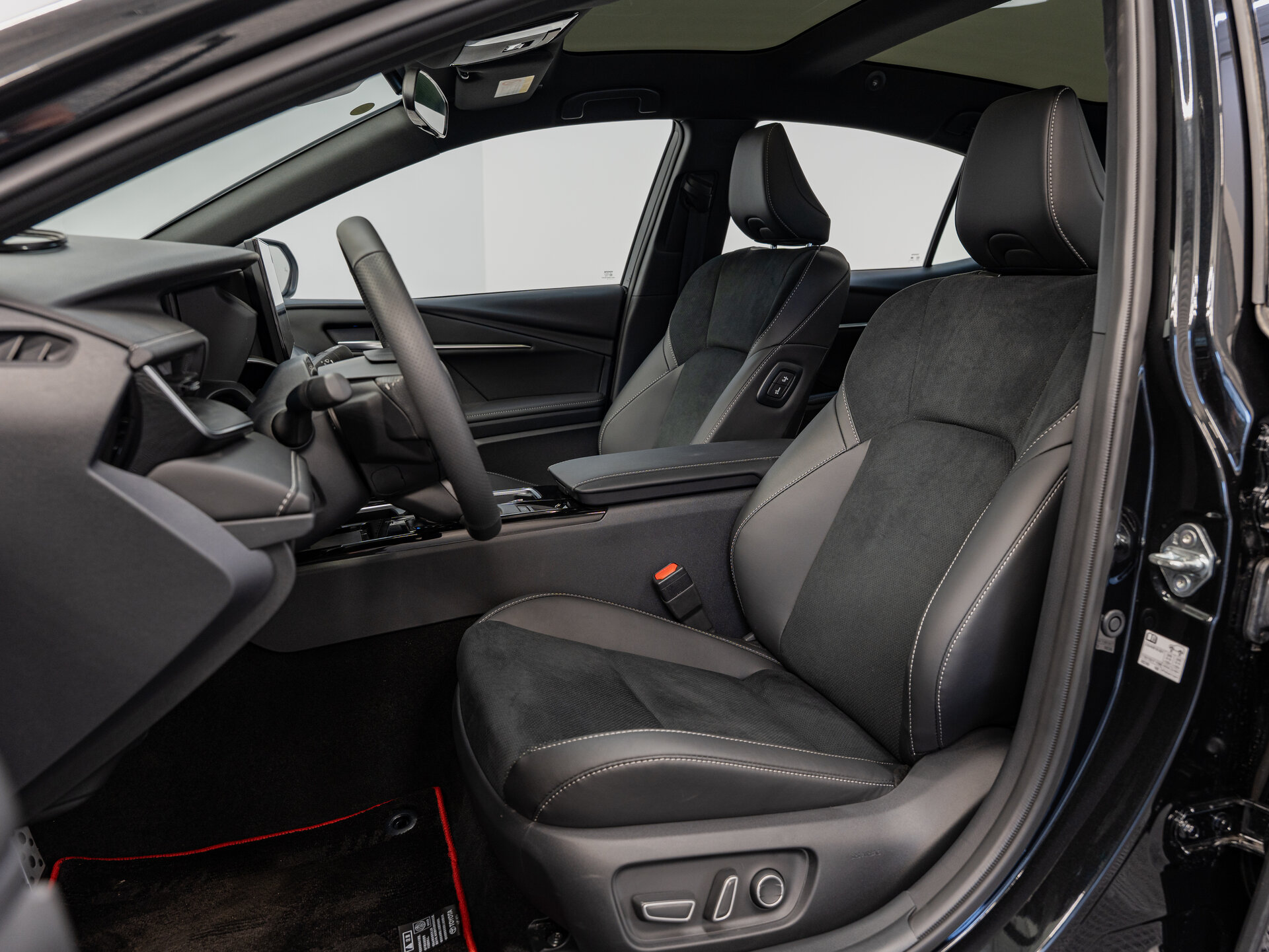 Автомобиль Toyota Camry 2.0hyb CVT (231 л.с.) - 20
