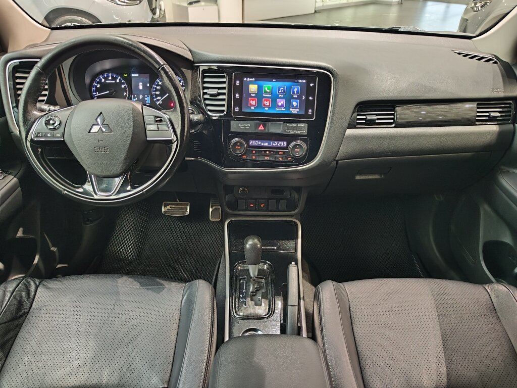 Автомобиль Mitsubishi Outlander 2.0 CVT (146 л.с.) 4WD - 13