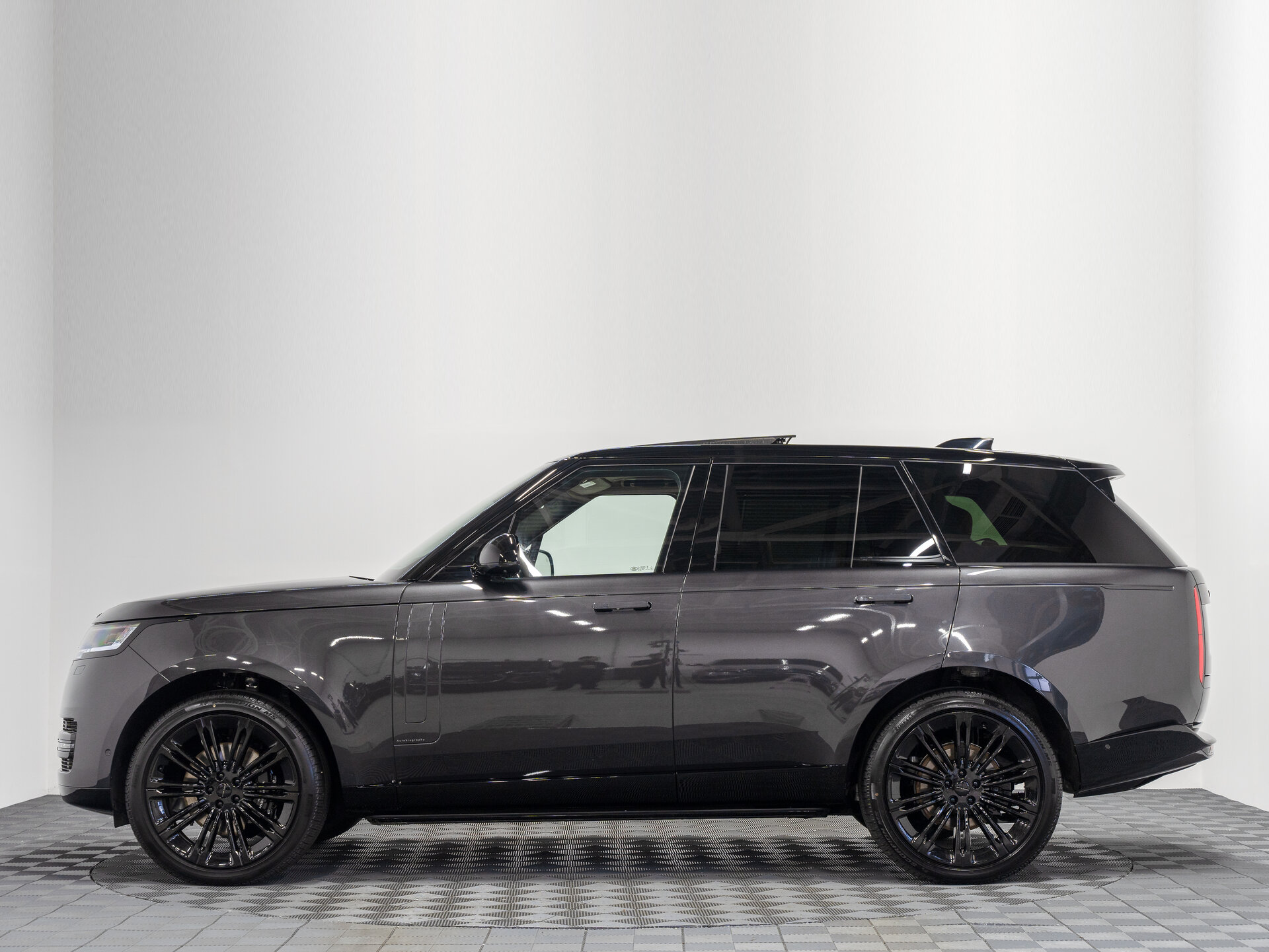 Автомобиль Land Rover Range Rover P400 MHEV 3.0 AT (400 л.с.) 4WD - 11