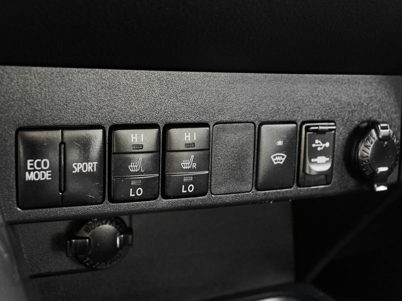 Купить Toyota RAV4 2.0 CVT (146 л.с.) 4WD, 2016 в Екатеренбурге