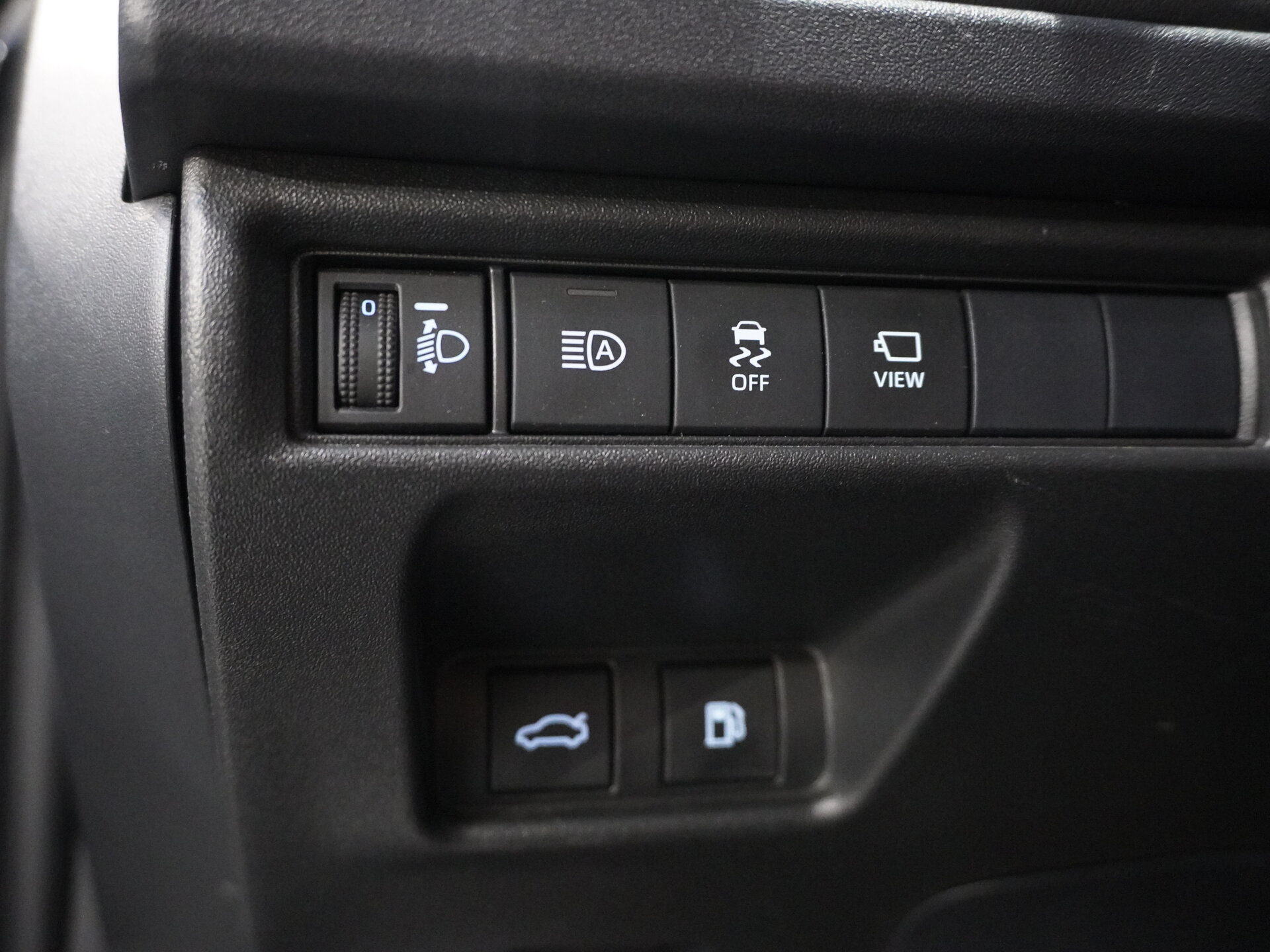 Автомобиль Toyota Camry 2.0hyb CVT (231 л.с.) - 20
