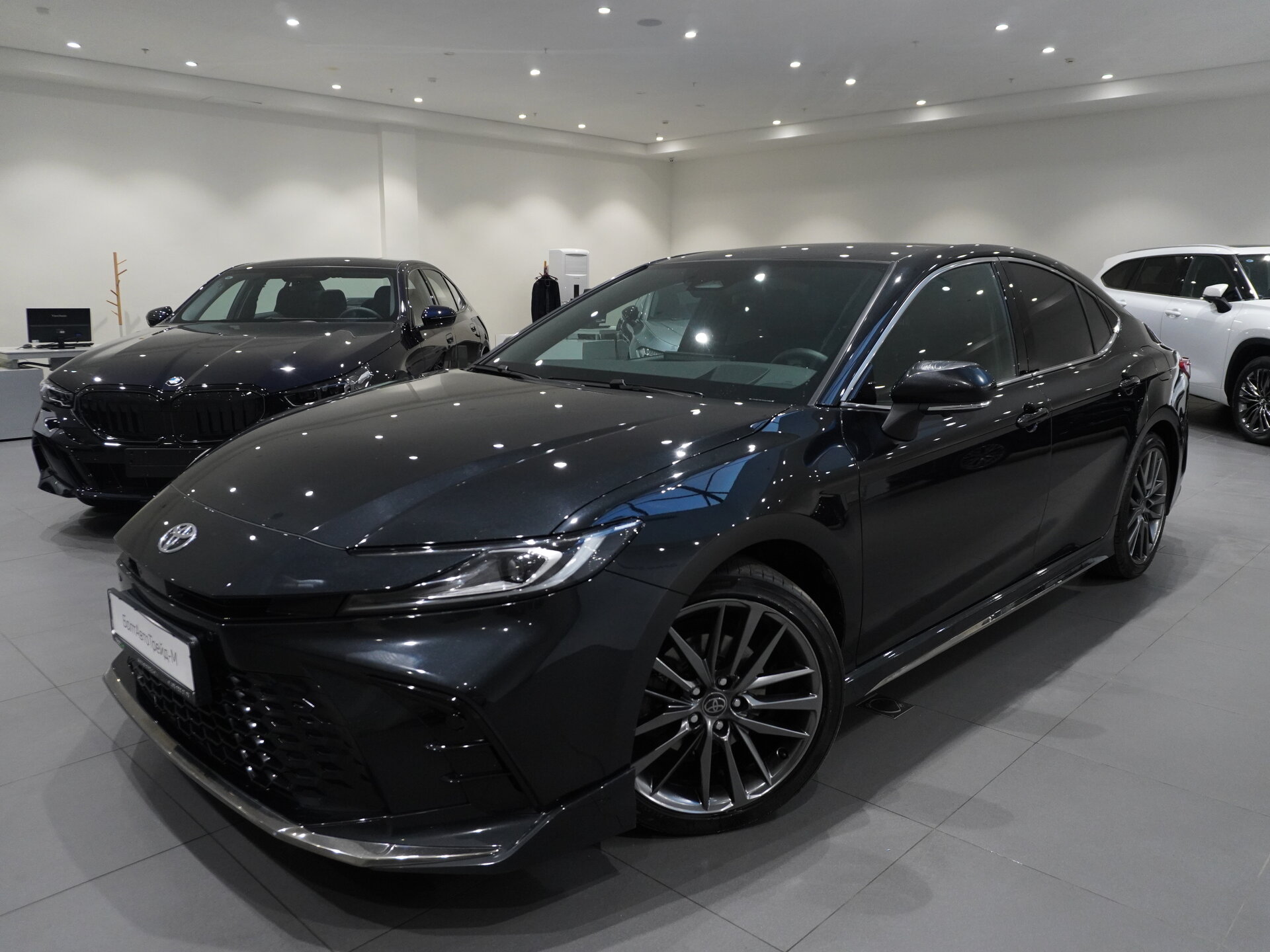 Автомобиль Toyota Camry 2.0hyb CVT (231 л.с.) - 1