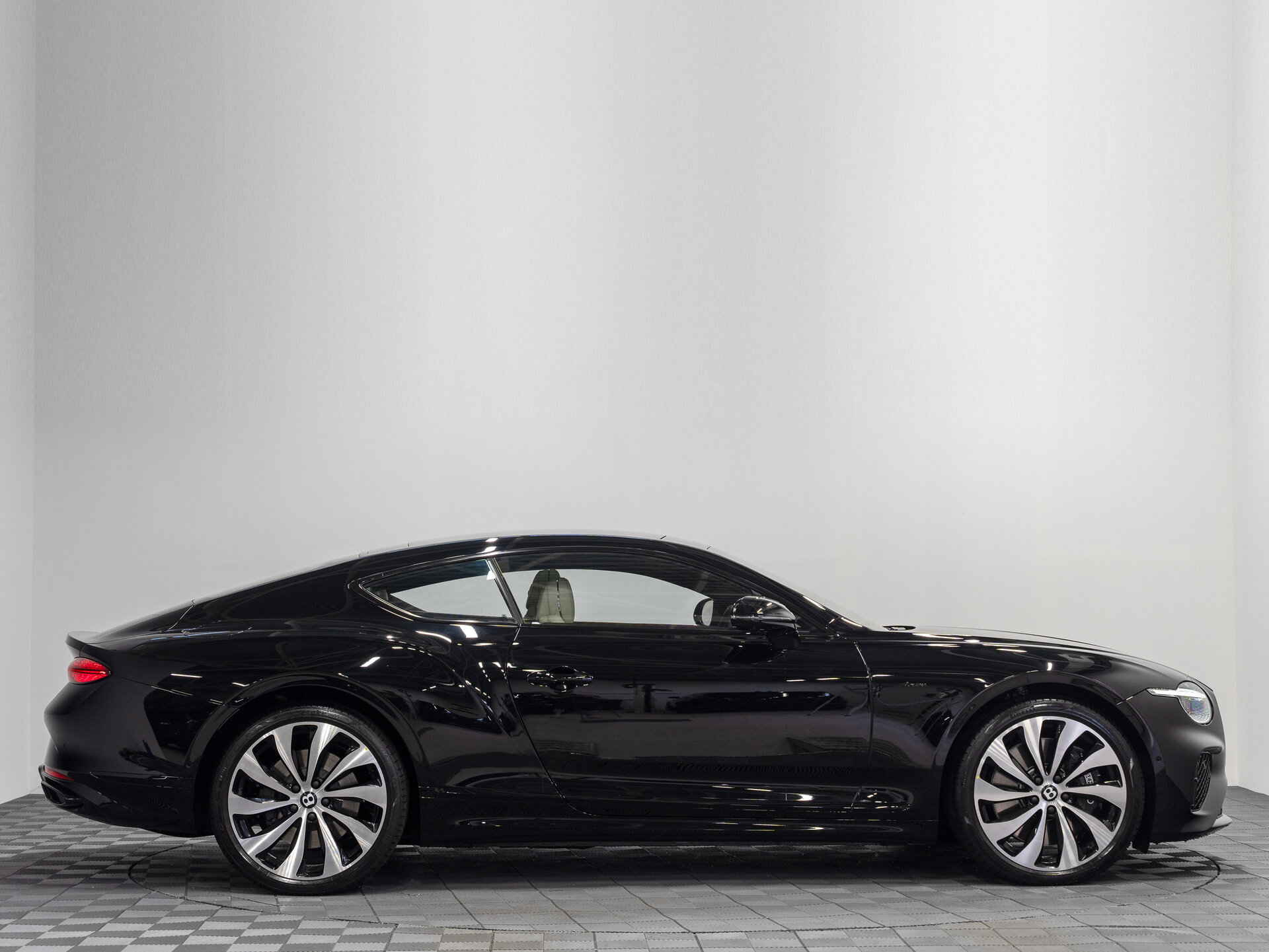 Автомобиль Bentley Continental GT 4.0hyb AMT (680 л.с.) 4WD - 7