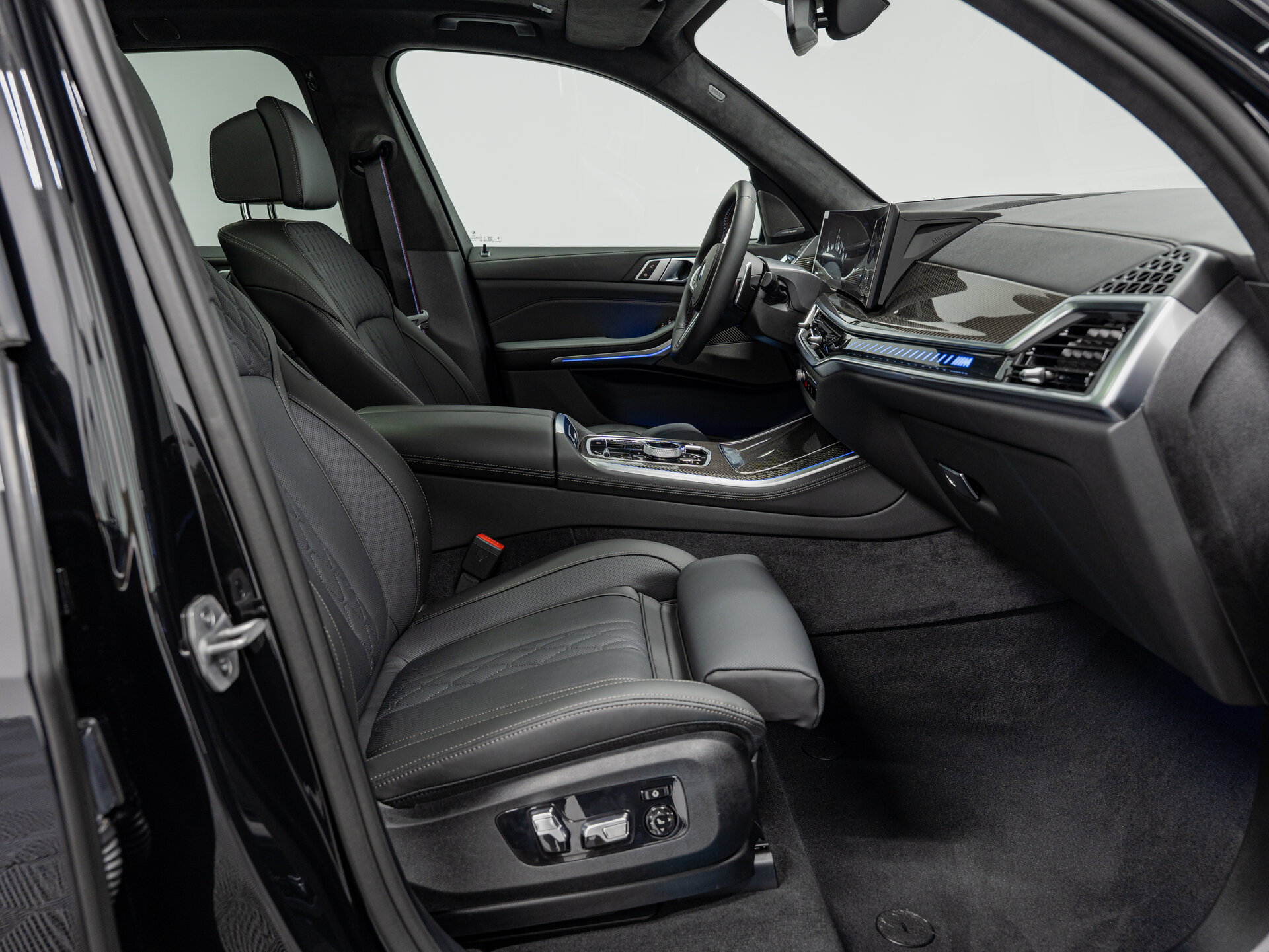 Автомобиль BMW X5 M60i 4.4 AT (530 л.с.) 4WD - 13