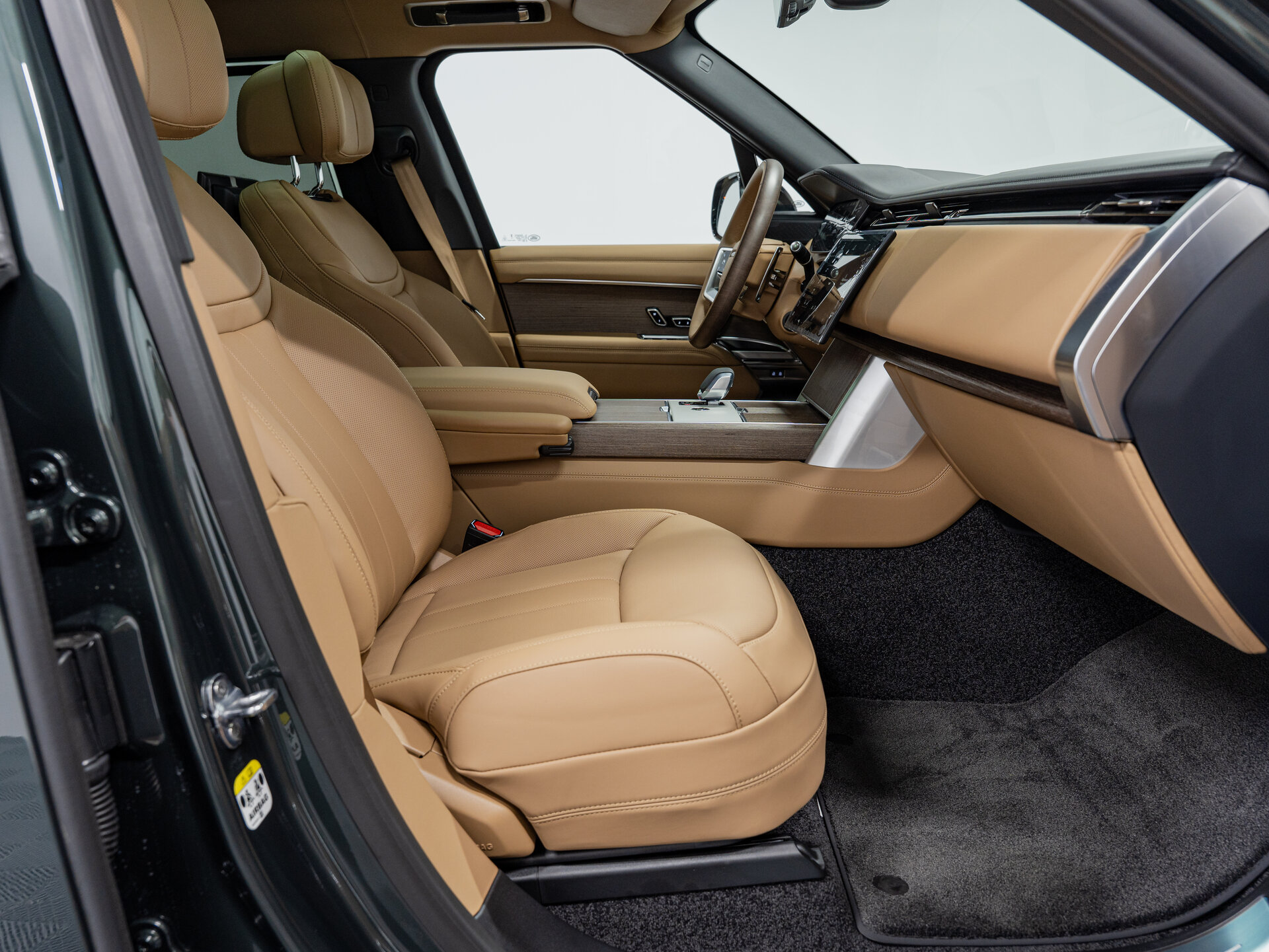 Автомобиль Land Rover Range Rover P400 MHEV 3.0 AT (400 л.с.) 4WD - 13