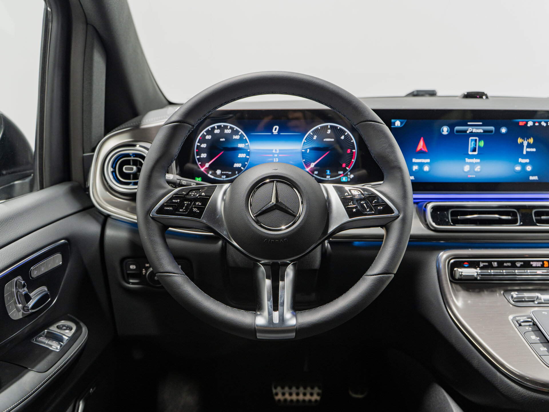 Автомобиль Mercedes-Benz V-Класс 300 d экстра длинный 2.0d AT (237 л.с.) 4WD - 16