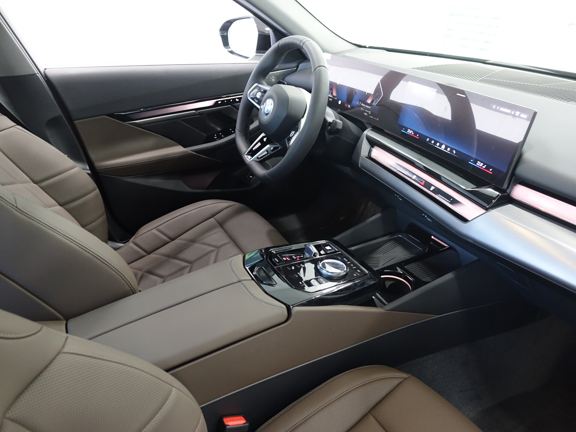 Автомобиль BMW 5 серии 530Li xDrive 2.0 AT (258 л.с.) 4WD - 14