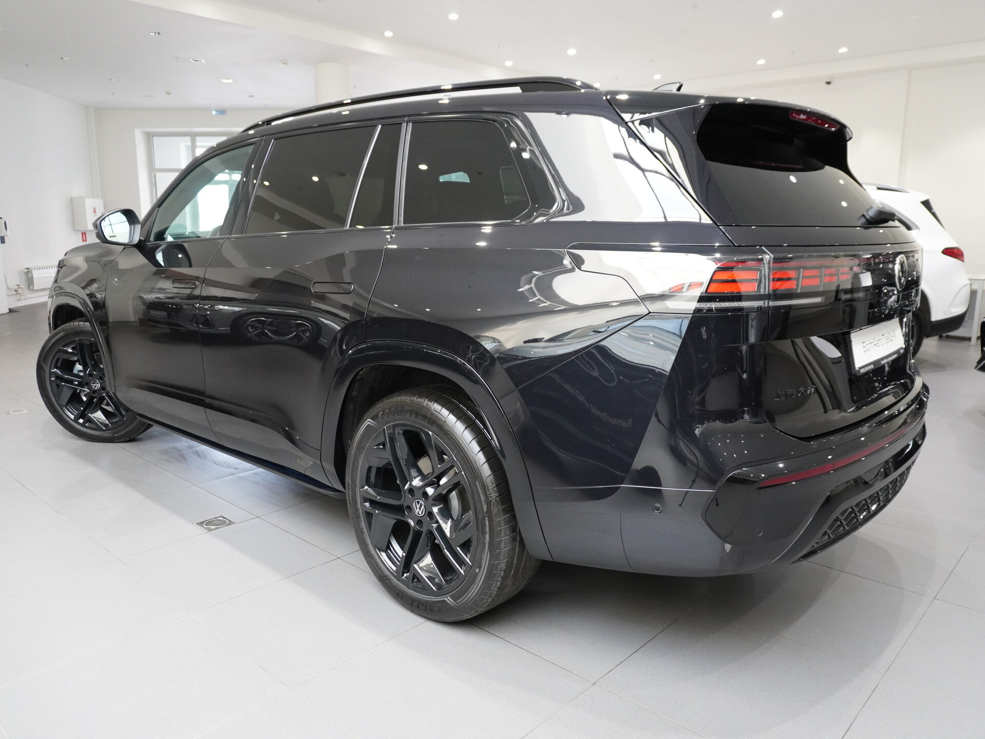 Автомобиль Volkswagen Teramont Pro 2.0 AMT (272 л.с.) 4WD - 5