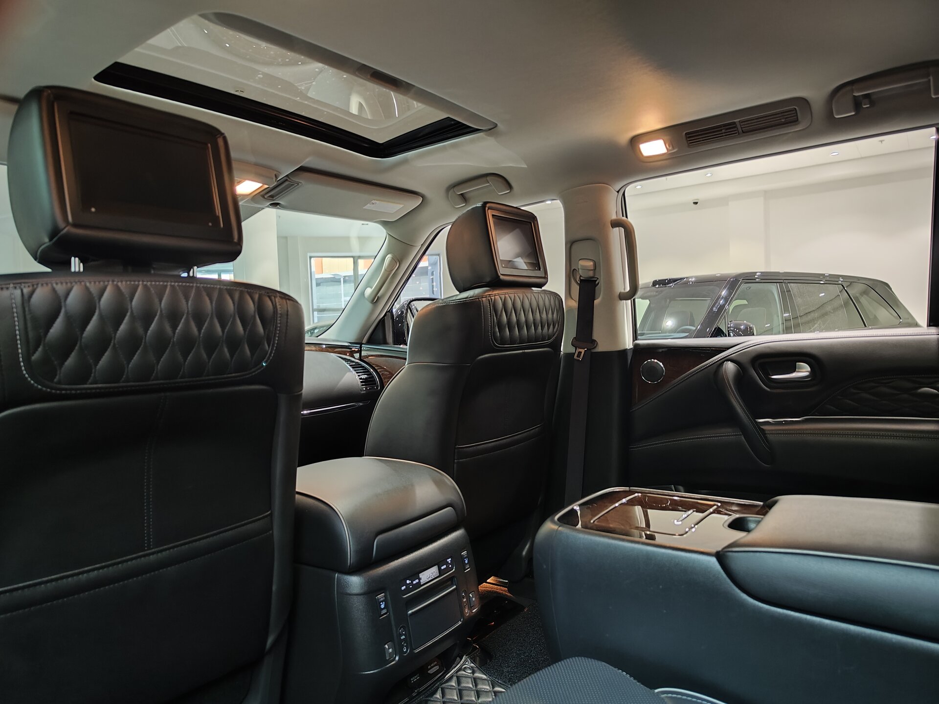 Автомобиль Infiniti QX80 5.6 AT (405 л.с.) 4WD - 10