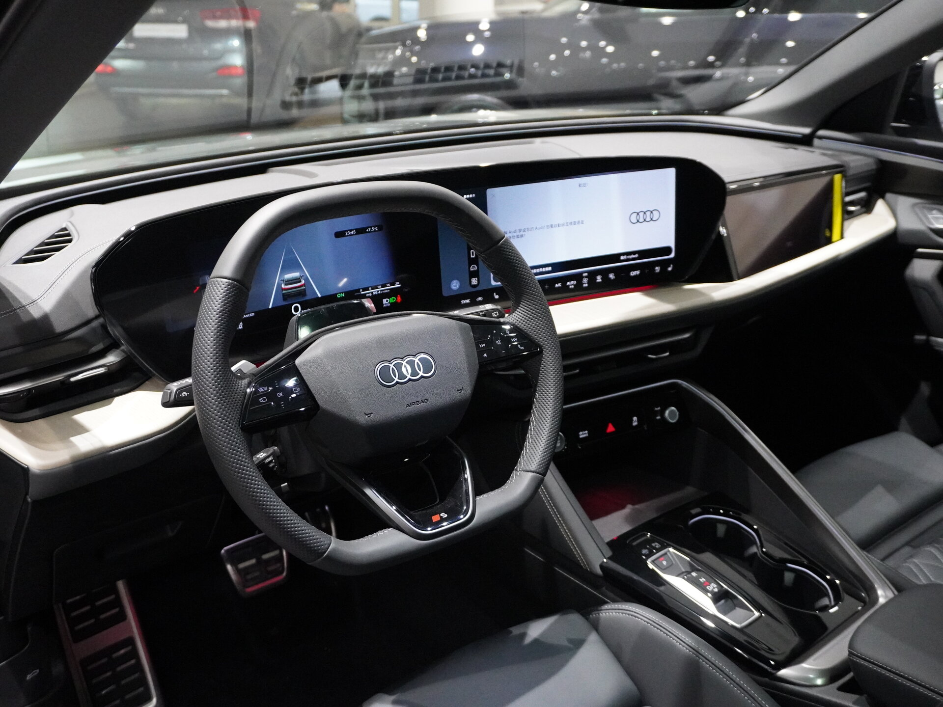 Автомобиль Audi Q5 L 2.0 AMT (204 л.с.) 4WD - 12
