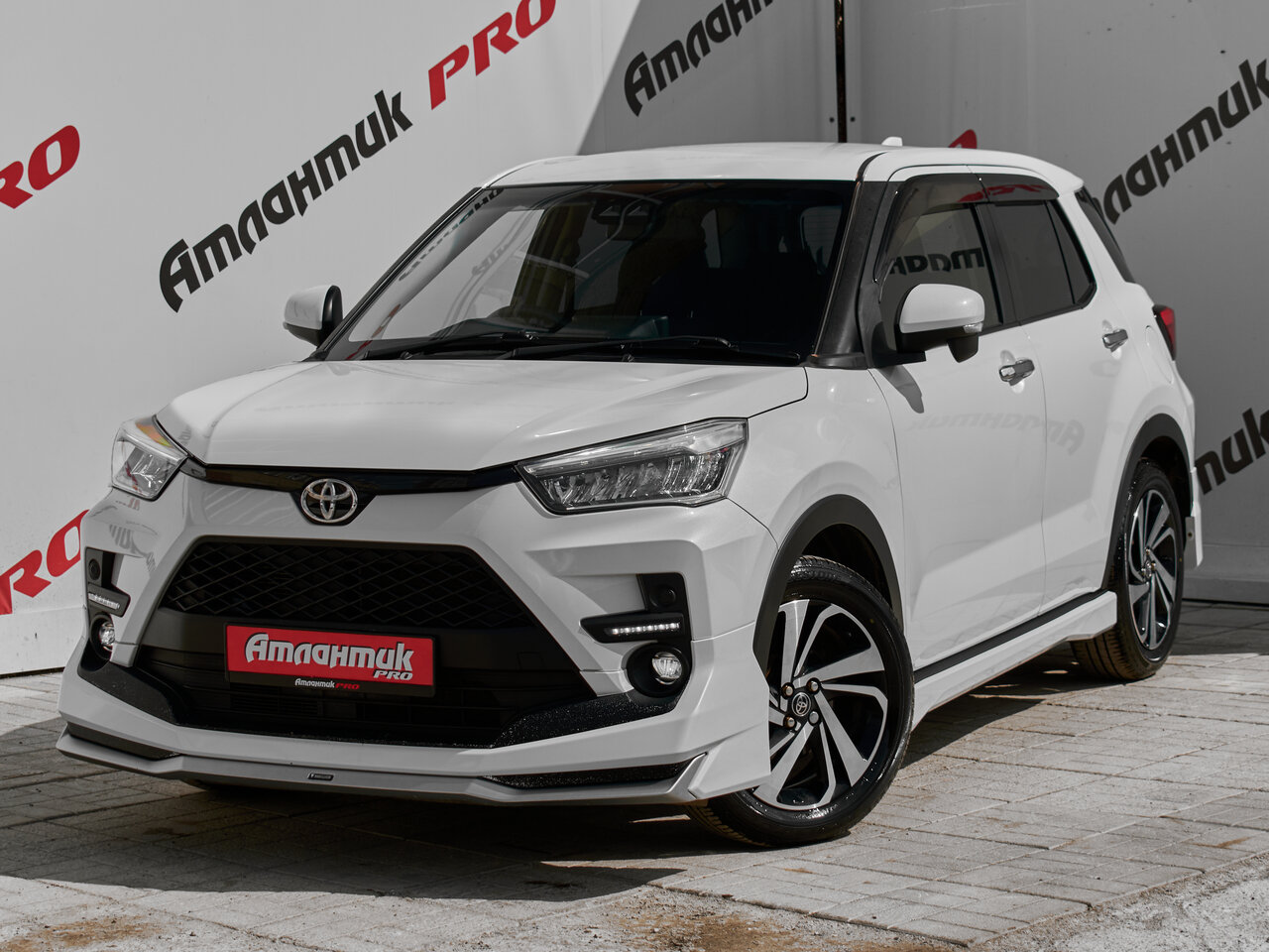 Купить Toyota Raize 1.0 CVT (98 л.с.) 4WD, 2020 в Екатеренбурге