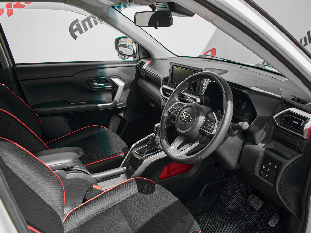 Купить Toyota Raize 1.0 CVT (98 л.с.) 4WD, 2020 в Екатеренбурге
